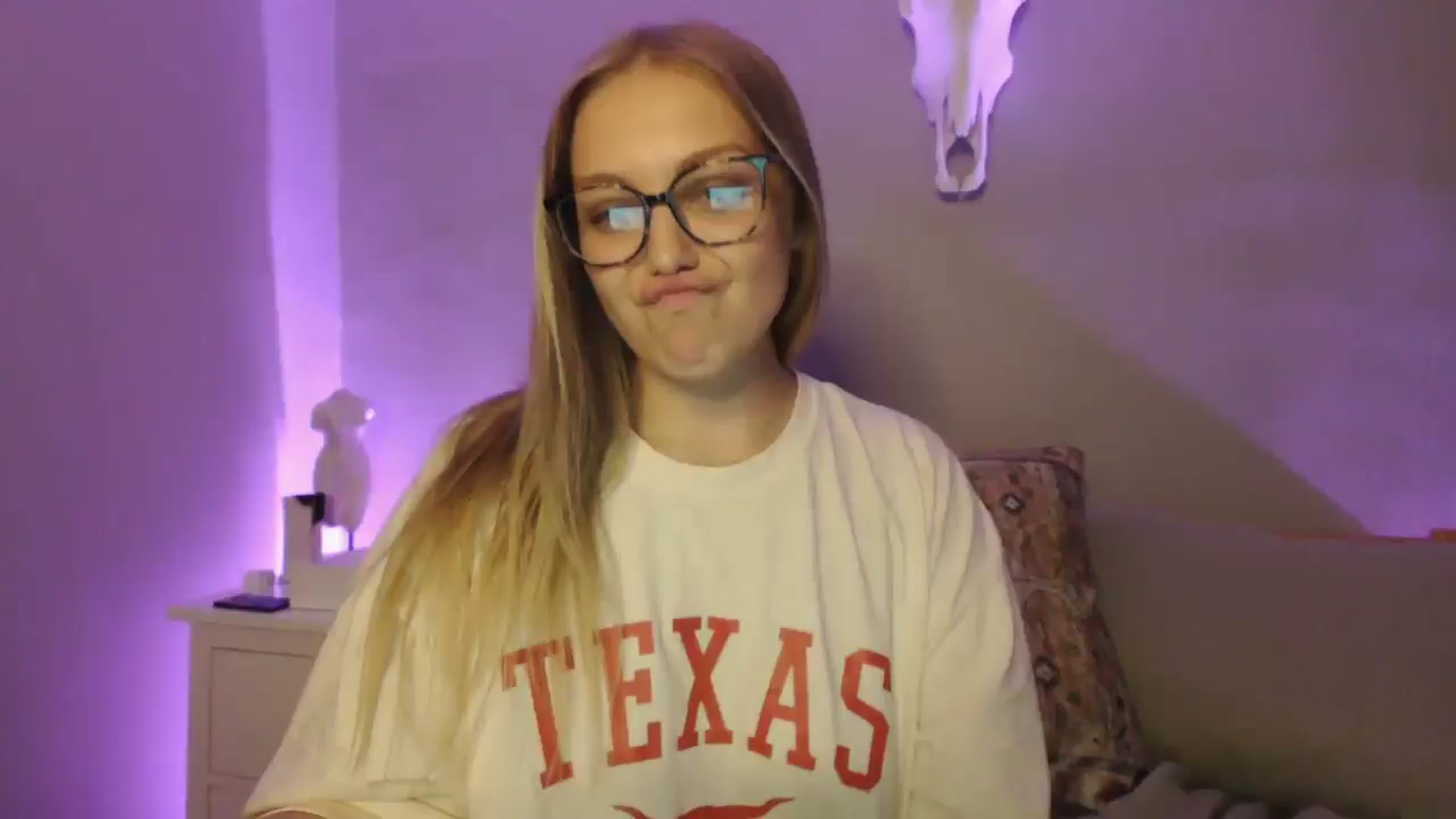 Gallery image thumbnail from Lovelyleah's myfreecams stream on, 07/03/2025, 18:42 image 16 of 20