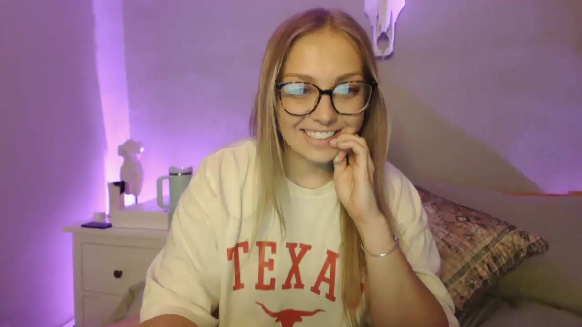 Gallery image thumbnail from Lovelyleah's myfreecams stream on, 07/03/2025, 18:42 image 20 of 20