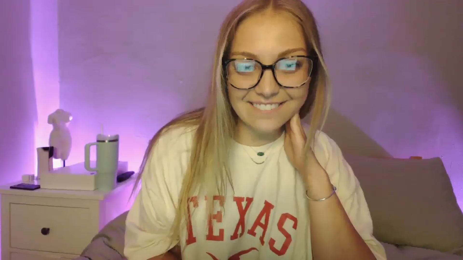Gallery image thumbnail from Lovelyleah's myfreecams stream on, 07/03/2025, 18:42 image 11 of 20