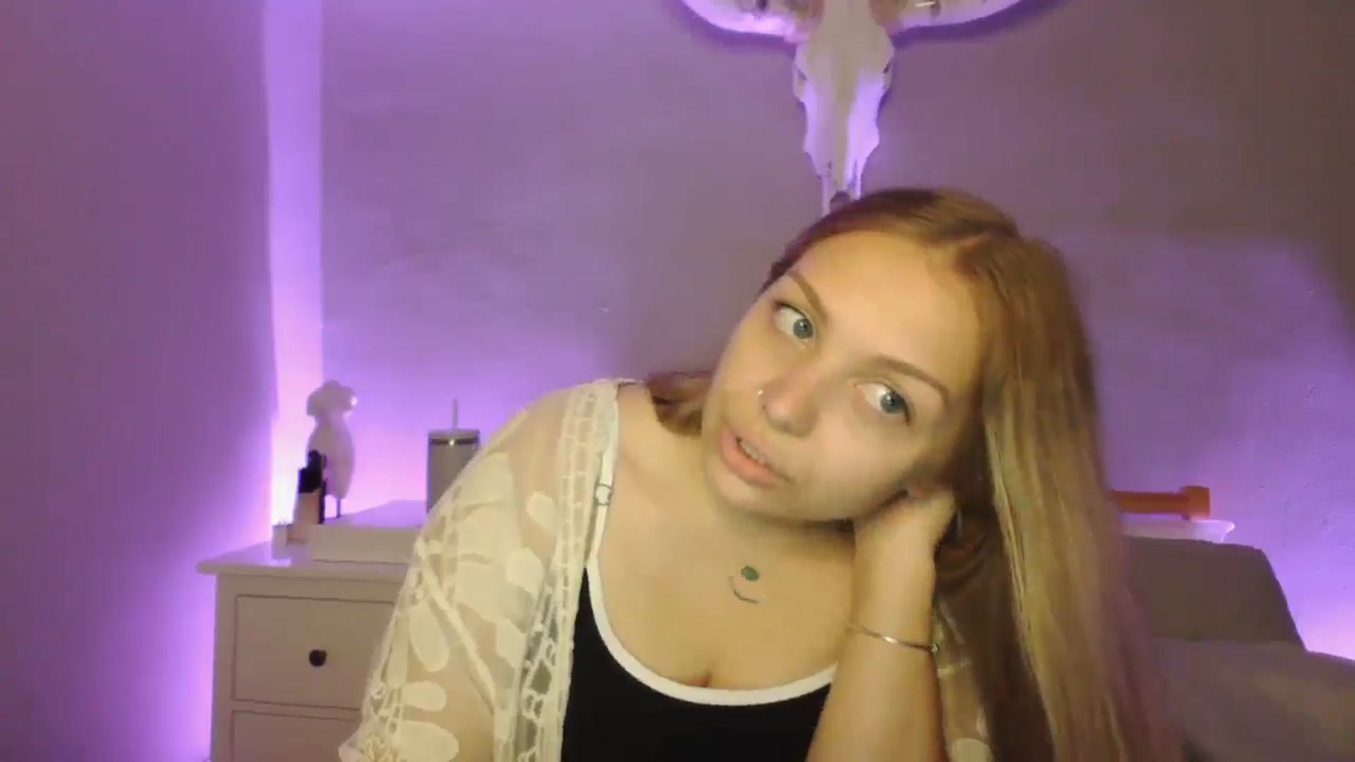 Gallery image thumbnail from Lovelyleah's myfreecams stream on, 07/07/2025, 15:58 image 18 of 20