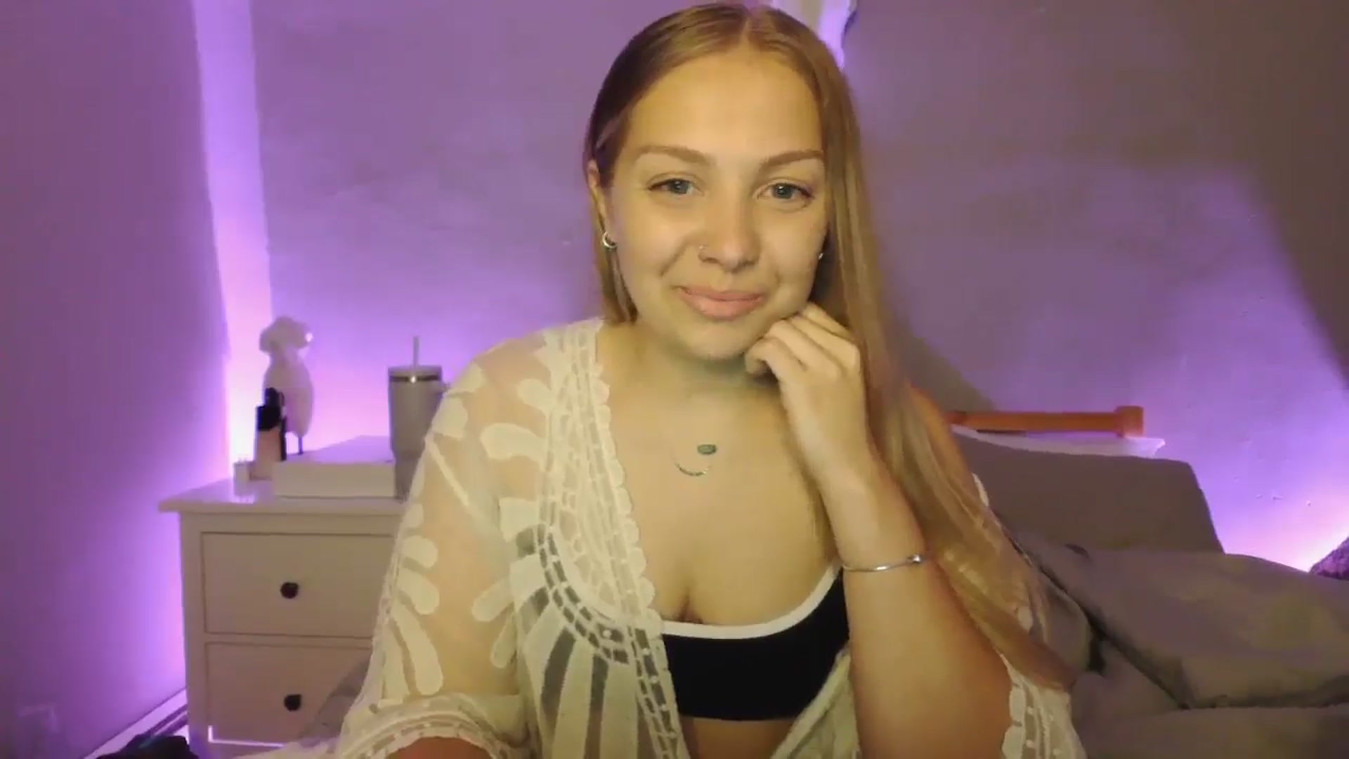 Gallery image thumbnail from Lovelyleah's myfreecams stream on, 07/07/2025, 15:58 image 7 of 20