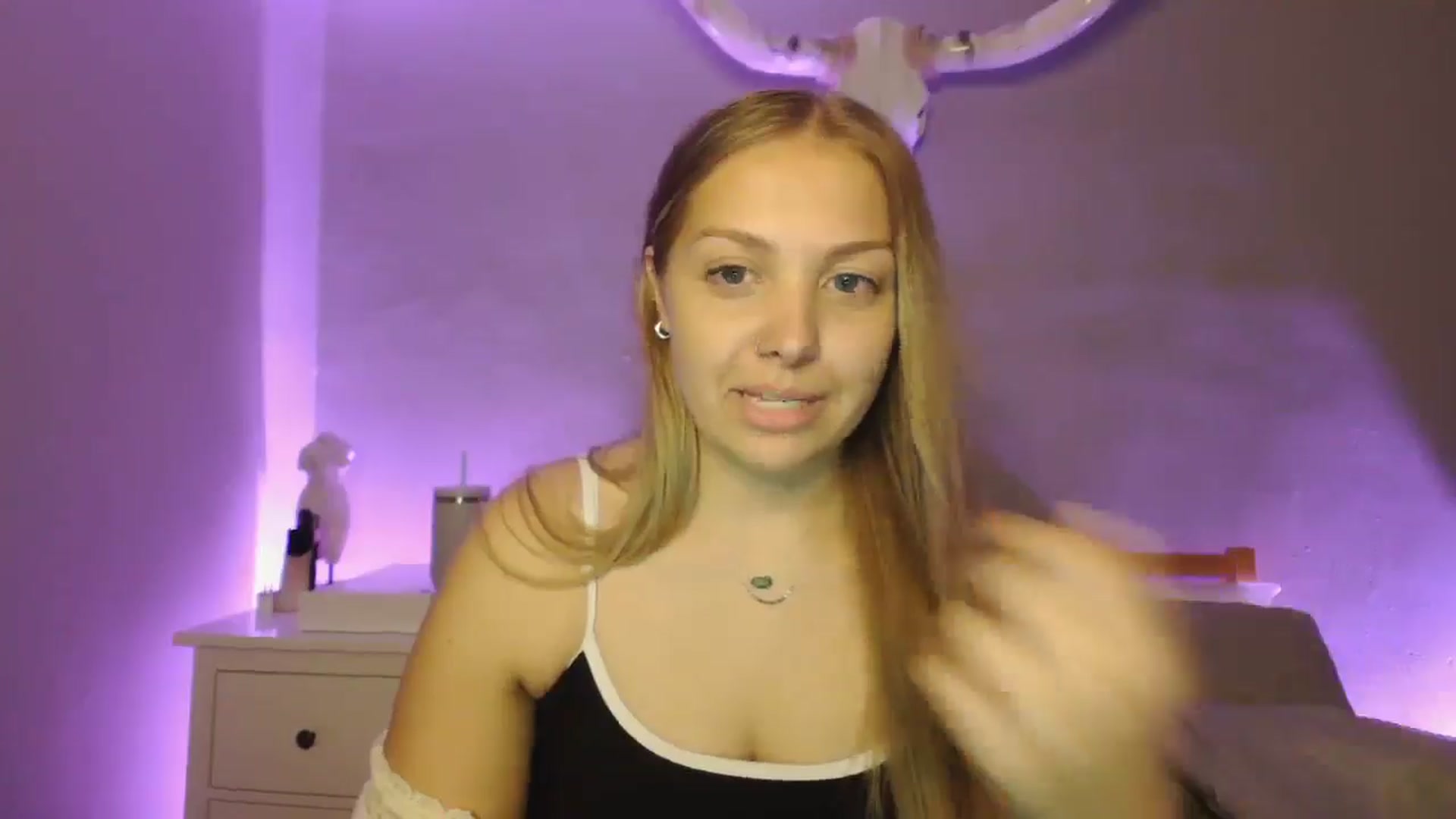 Gallery image thumbnail from Lovelyleah's myfreecams stream on, 07/07/2025, 15:58 image 16 of 20