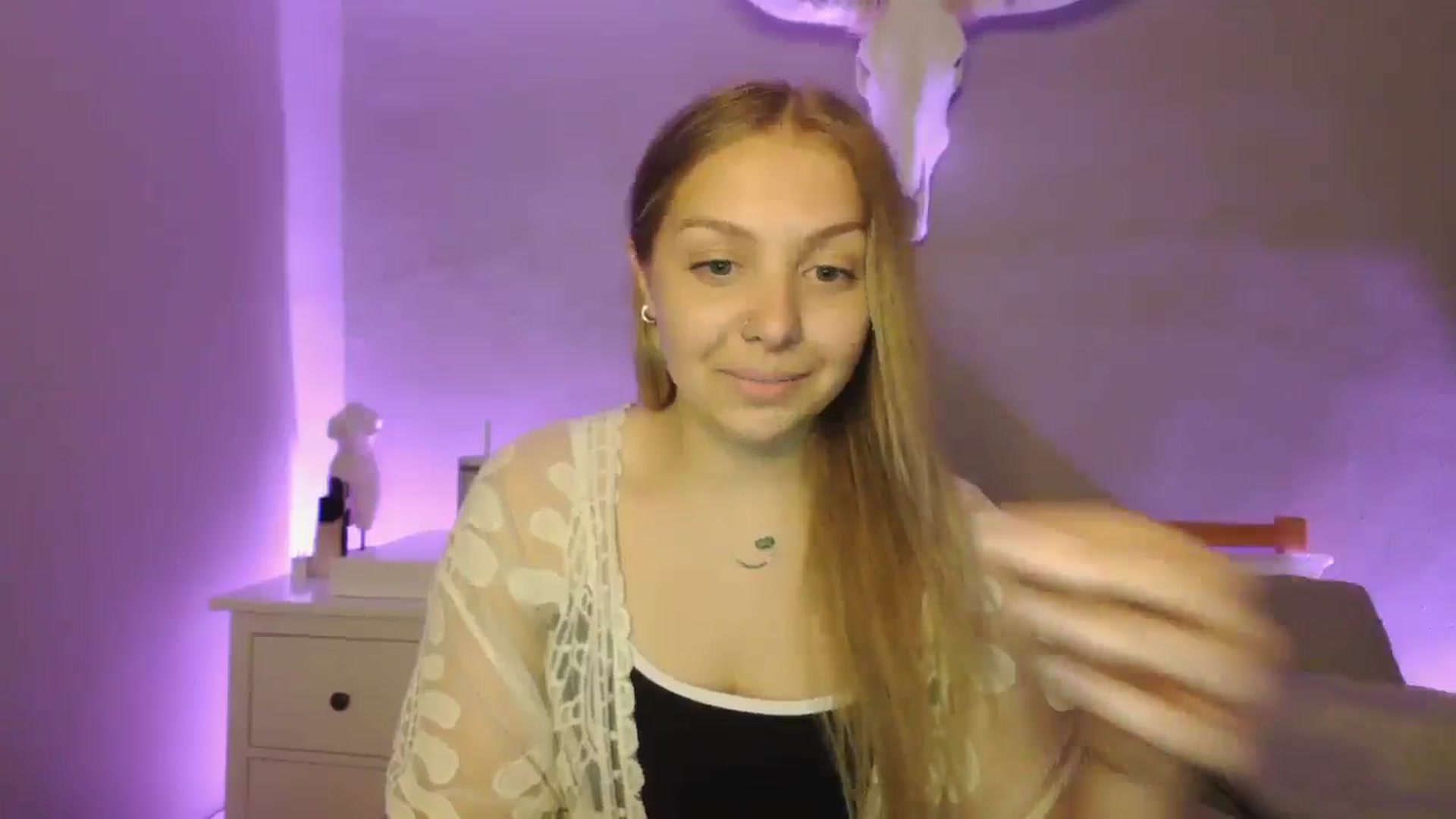 Gallery image thumbnail from Lovelyleah's myfreecams stream on, 07/07/2025, 15:58 image 19 of 20