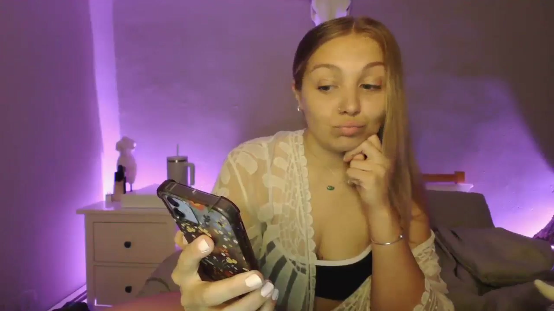Gallery image thumbnail from Lovelyleah's myfreecams stream on, 07/07/2025, 15:58 image 8 of 20