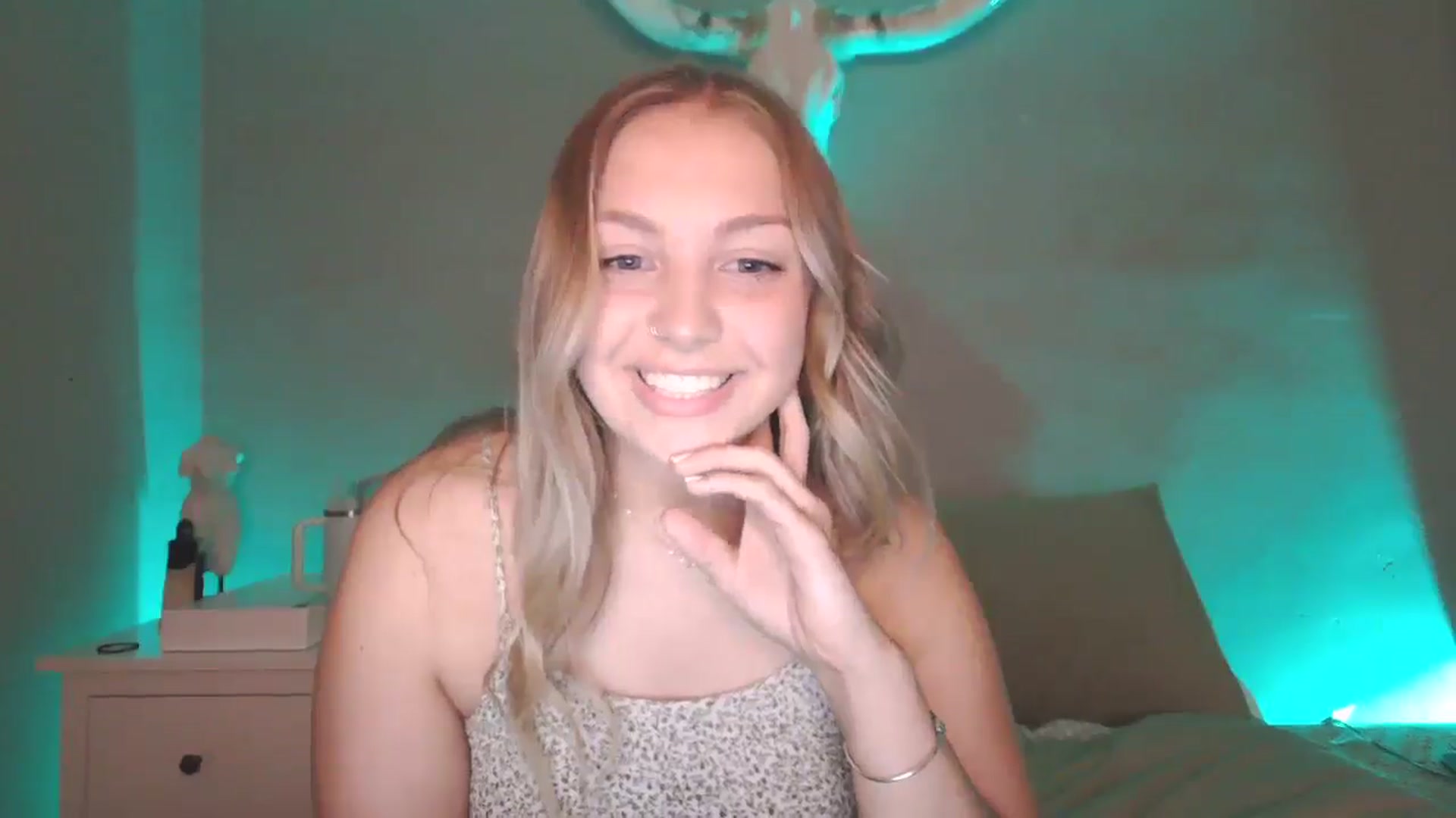 Gallery image thumbnail from Lovelyleah's myfreecams stream on, 07/15/2025, 16:16 image 3 of 20