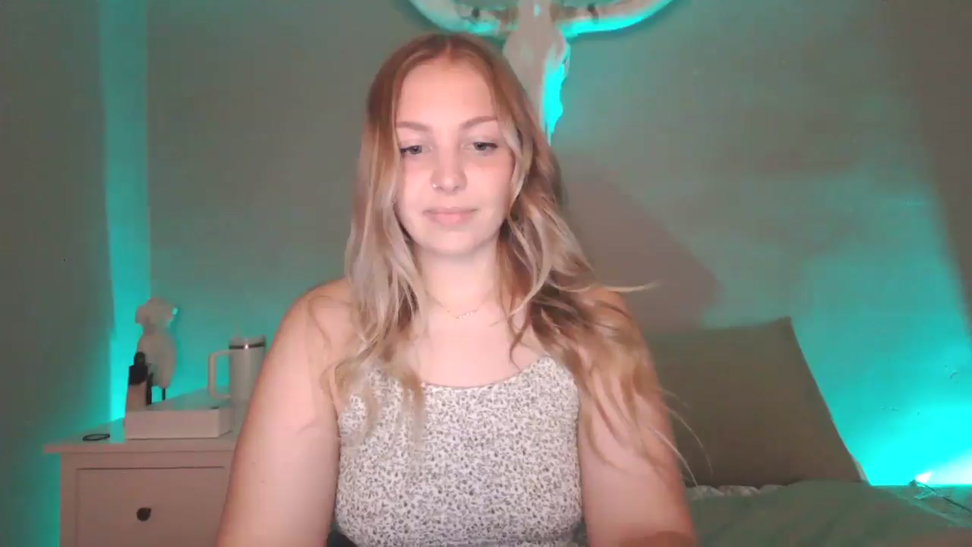 Gallery image thumbnail from Lovelyleah's myfreecams stream on, 07/15/2025, 16:16 image 16 of 20