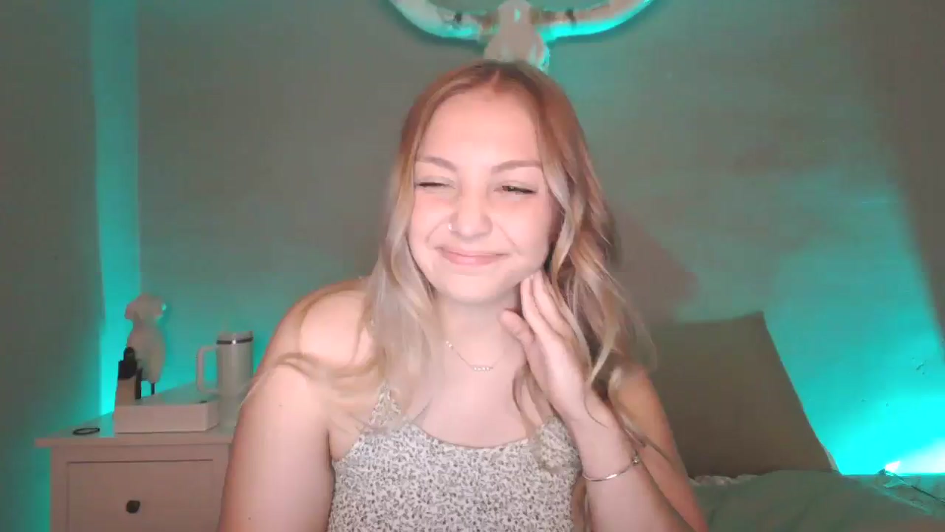 Gallery image thumbnail from Lovelyleah's myfreecams stream on, 07/15/2025, 16:16 image 17 of 20