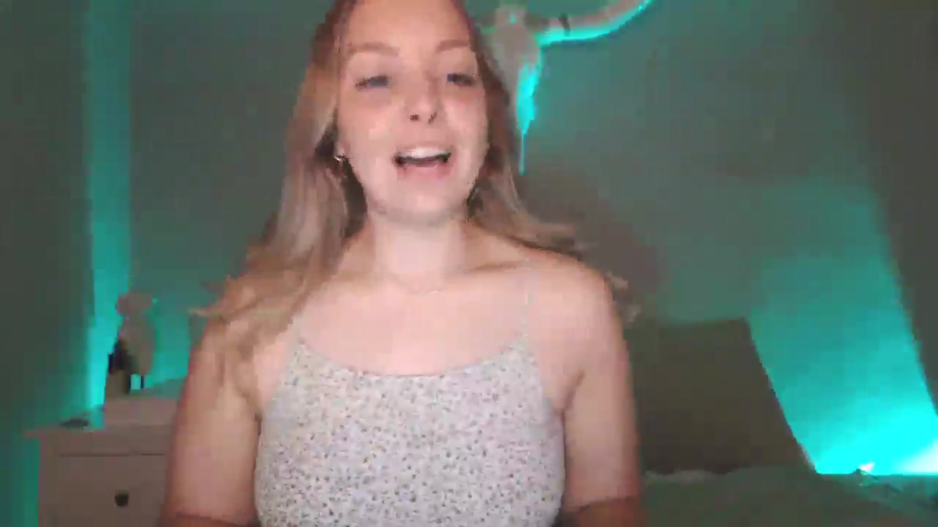 Gallery image thumbnail from Lovelyleah's myfreecams stream on, 07/15/2025, 16:16 image 4 of 20