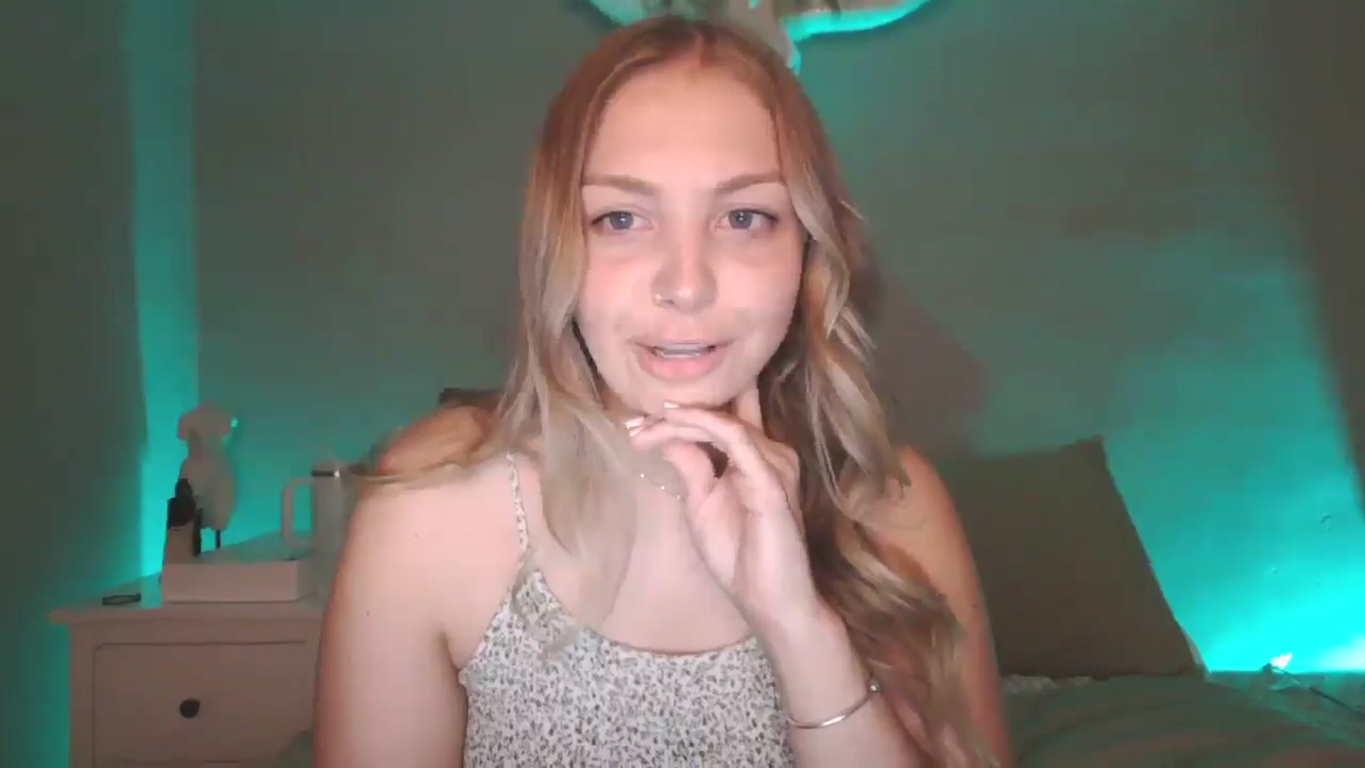 Gallery image thumbnail from Lovelyleah's myfreecams stream on, 07/15/2025, 16:16 image 7 of 20