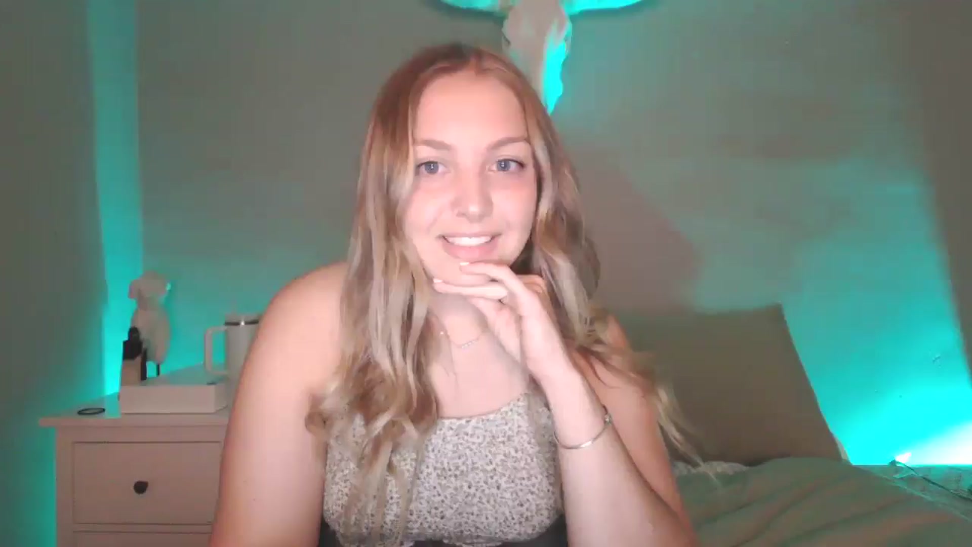 Gallery image thumbnail from Lovelyleah's myfreecams stream on, 07/15/2025, 16:16 image 1 of 20