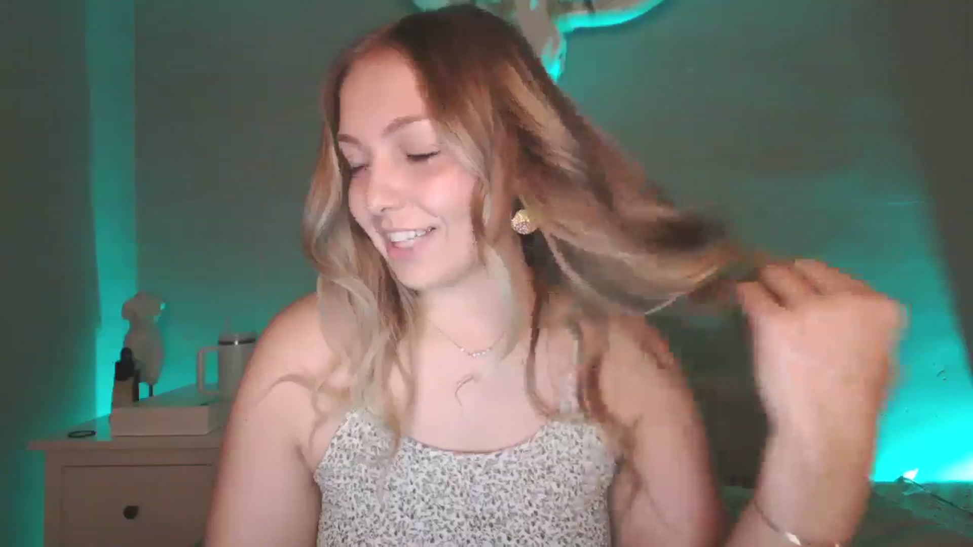 Gallery image thumbnail from Lovelyleah's myfreecams stream on, 07/15/2025, 16:16 image 8 of 20