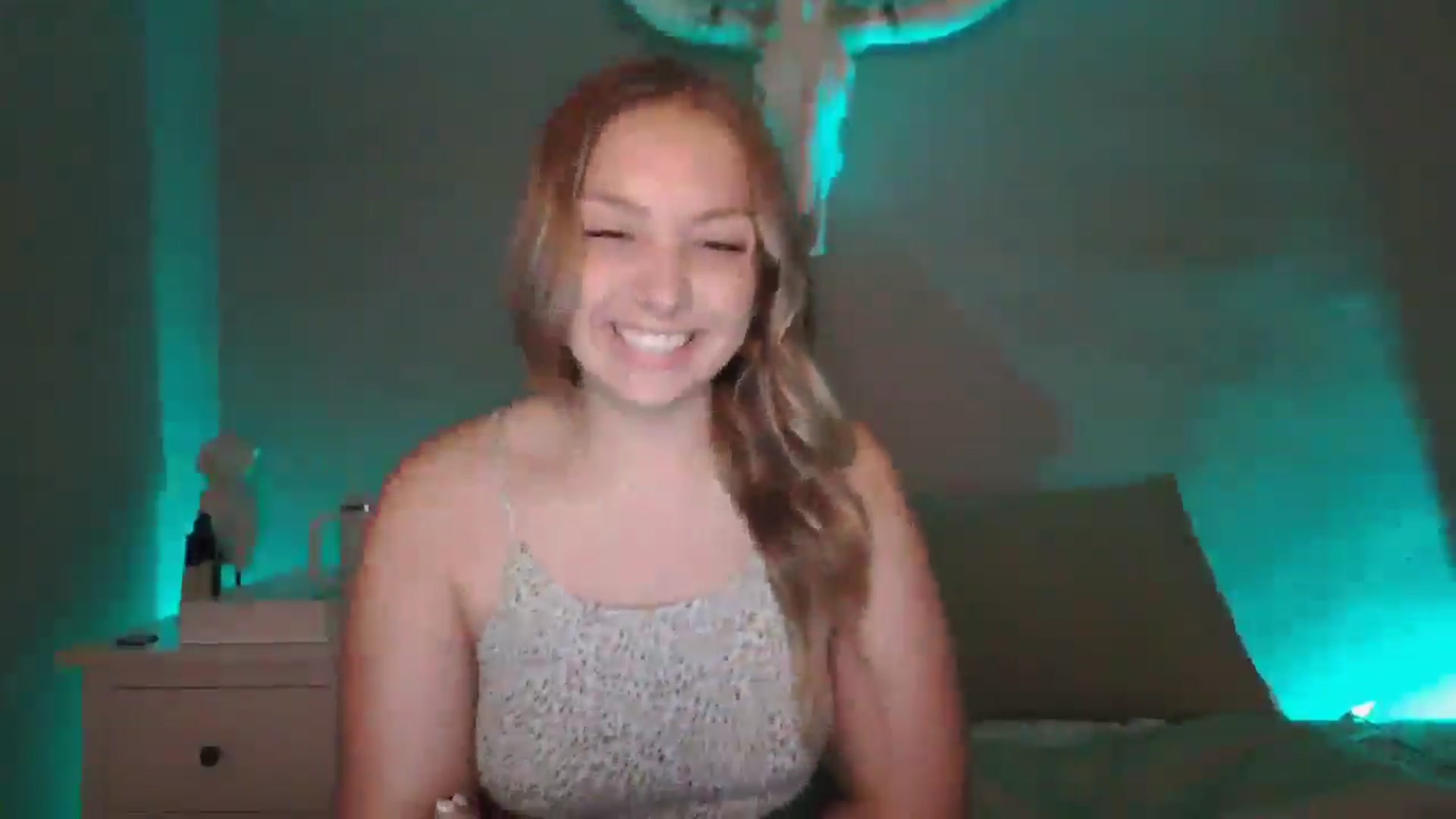Gallery image thumbnail from Lovelyleah's myfreecams stream on, 07/15/2025, 16:16 image 11 of 20