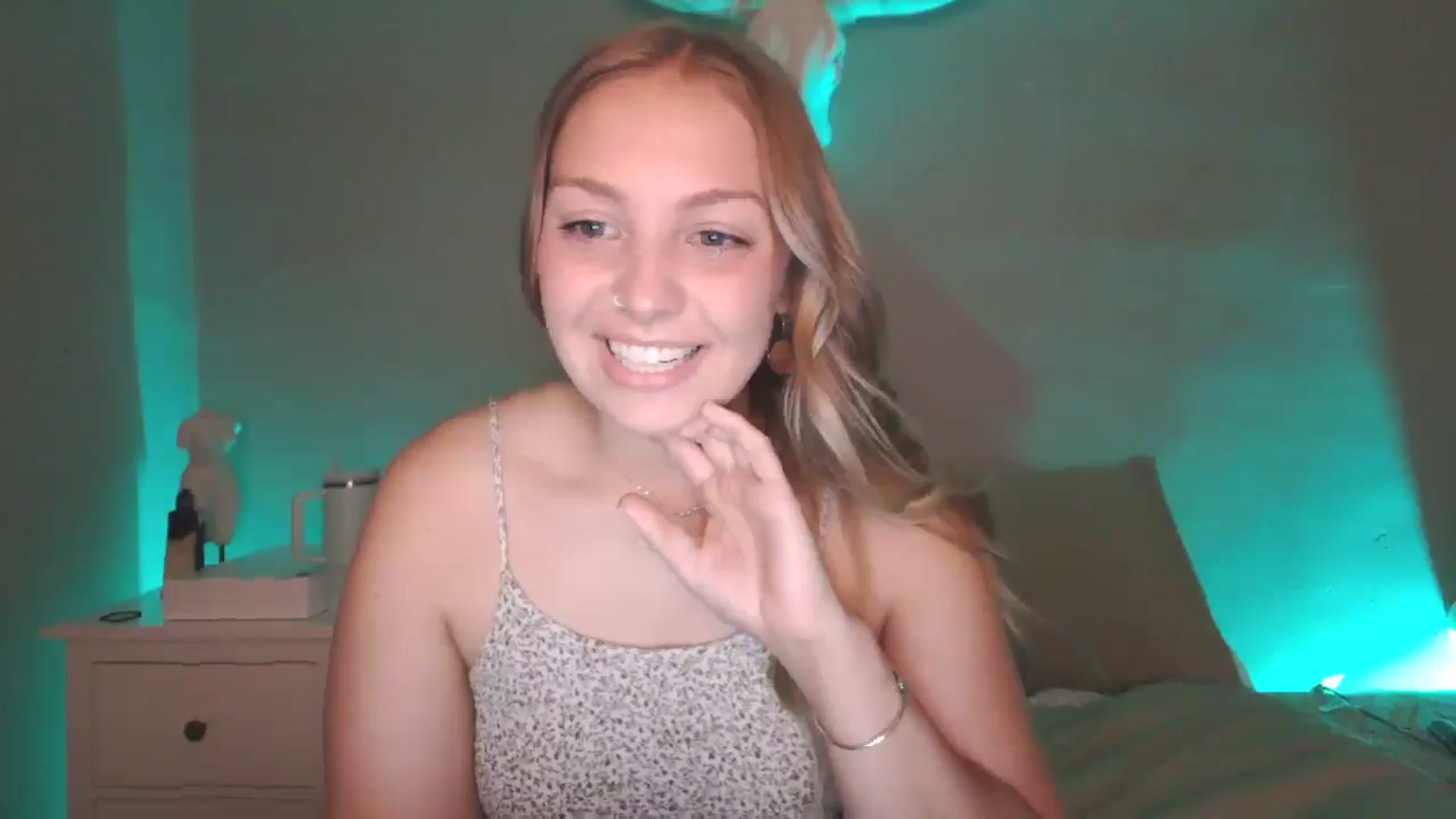 Gallery image thumbnail from Lovelyleah's myfreecams stream on, 07/15/2025, 16:16 image 2 of 20