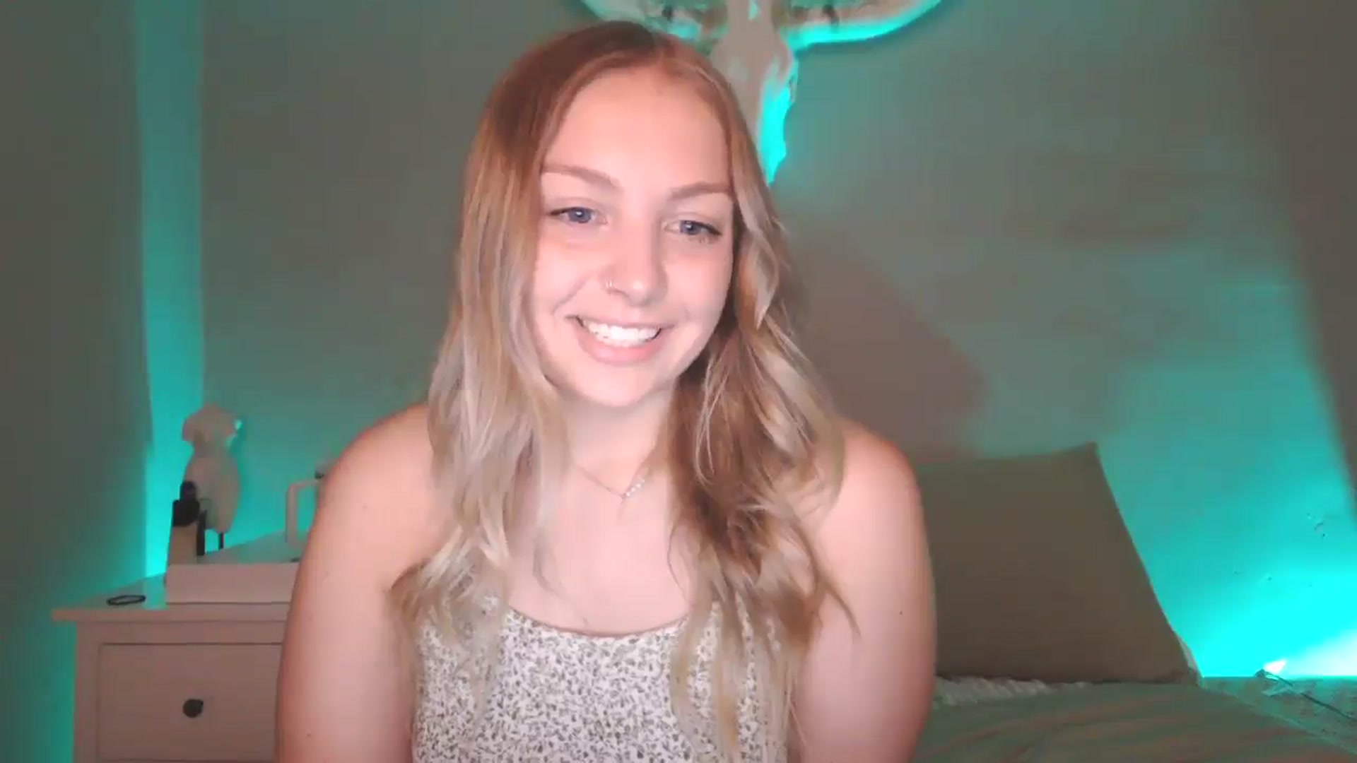 Gallery image thumbnail from Lovelyleah's myfreecams stream on, 07/15/2025, 16:16 image 5 of 20