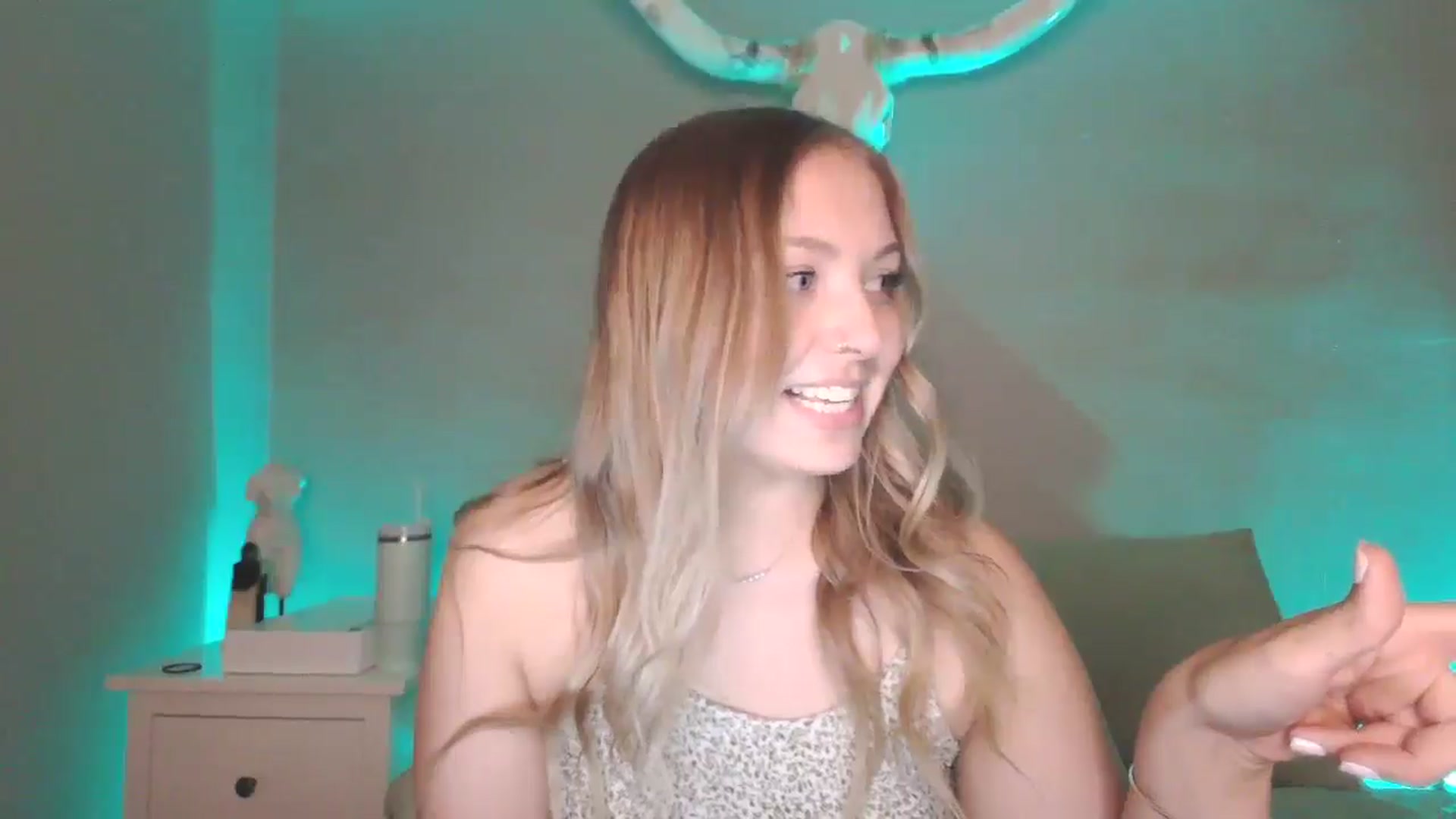 Gallery image thumbnail from Lovelyleah's myfreecams stream on, 07/15/2025, 16:44 image 15 of 20