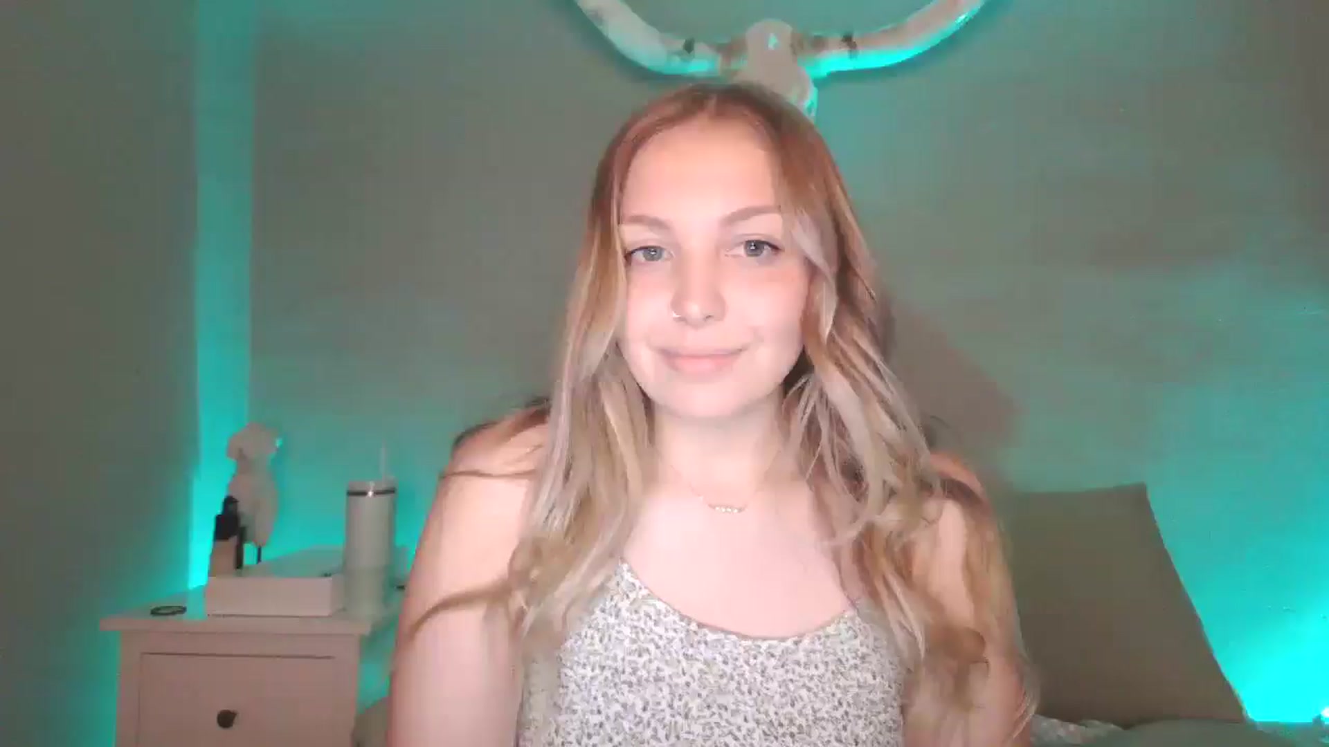 Gallery image thumbnail from Lovelyleah's myfreecams stream on, 07/15/2025, 16:44 image 13 of 20
