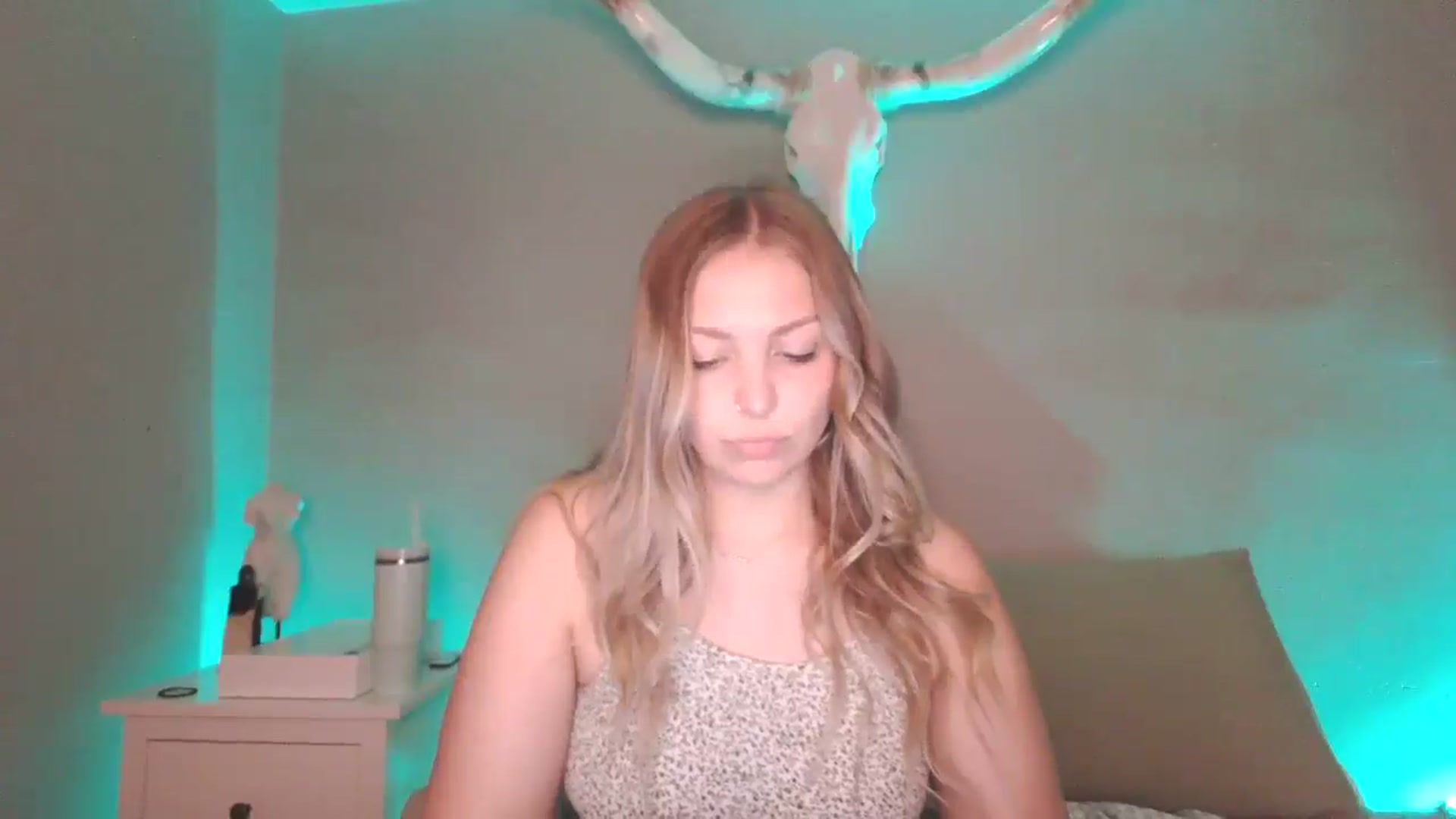 Gallery image thumbnail from Lovelyleah's myfreecams stream on, 07/15/2025, 16:44 image 4 of 20