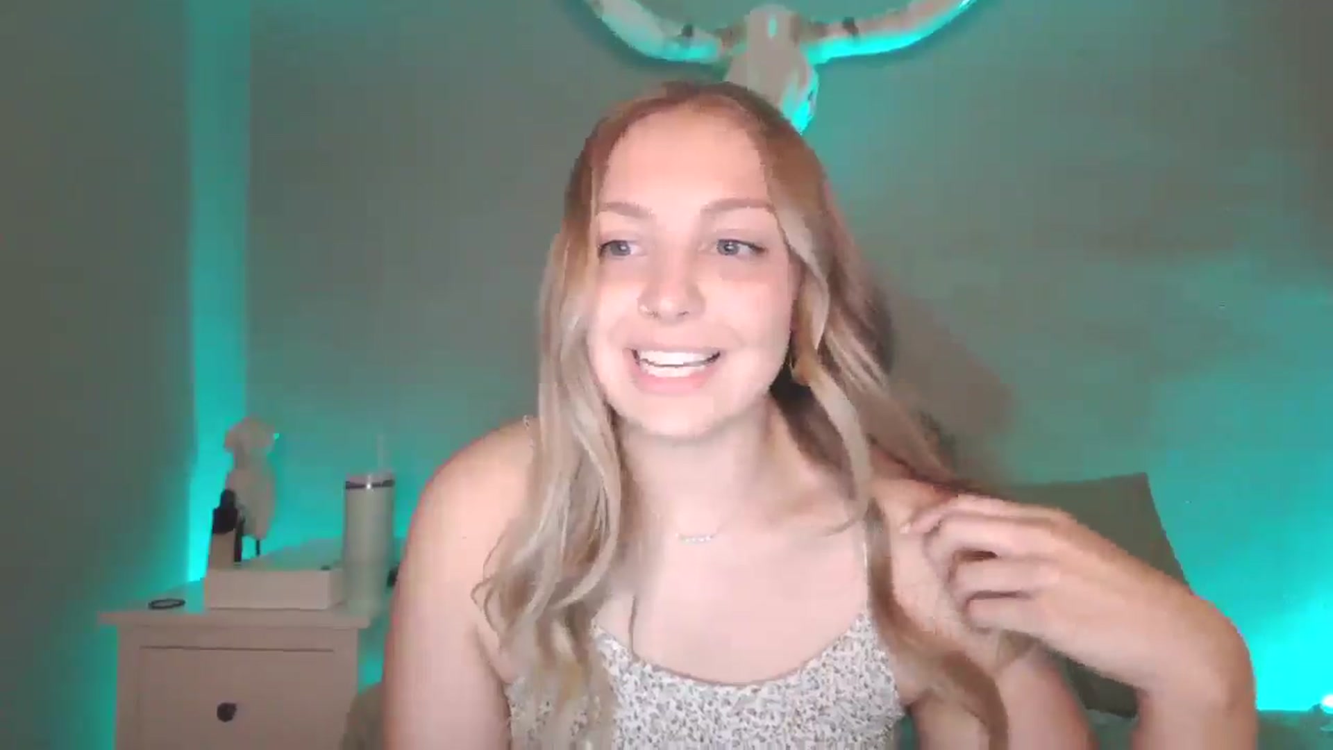 Gallery image thumbnail from Lovelyleah's myfreecams stream on, 07/15/2025, 16:44 image 19 of 20
