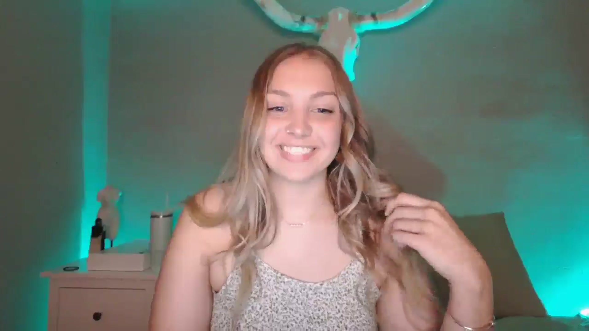 Gallery image thumbnail from Lovelyleah's myfreecams stream on, 07/15/2025, 16:44 image 10 of 20