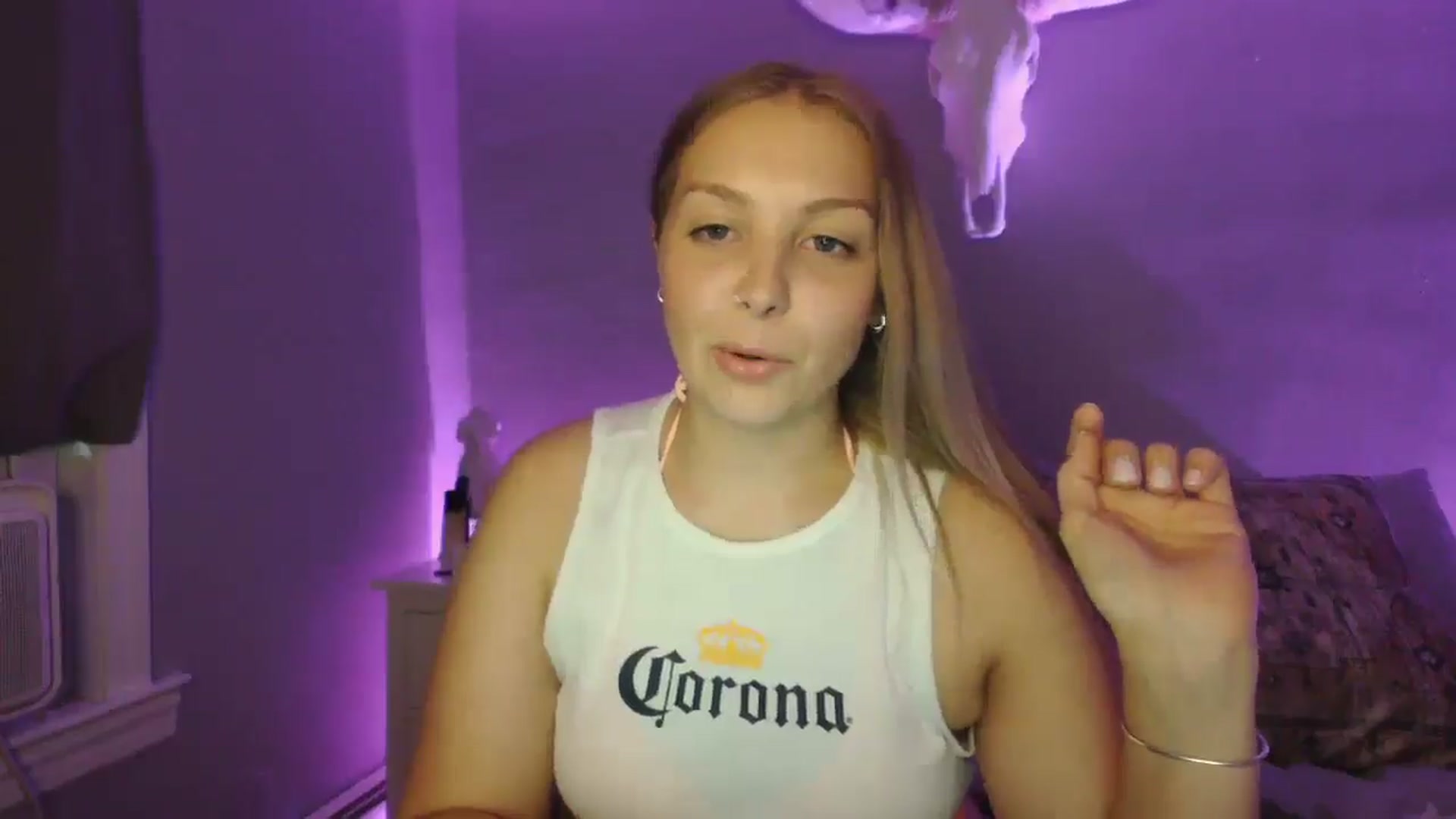 Gallery image thumbnail from Lovelyleah's myfreecams stream on, 07/19/2025, 24:00 image 11 of 20