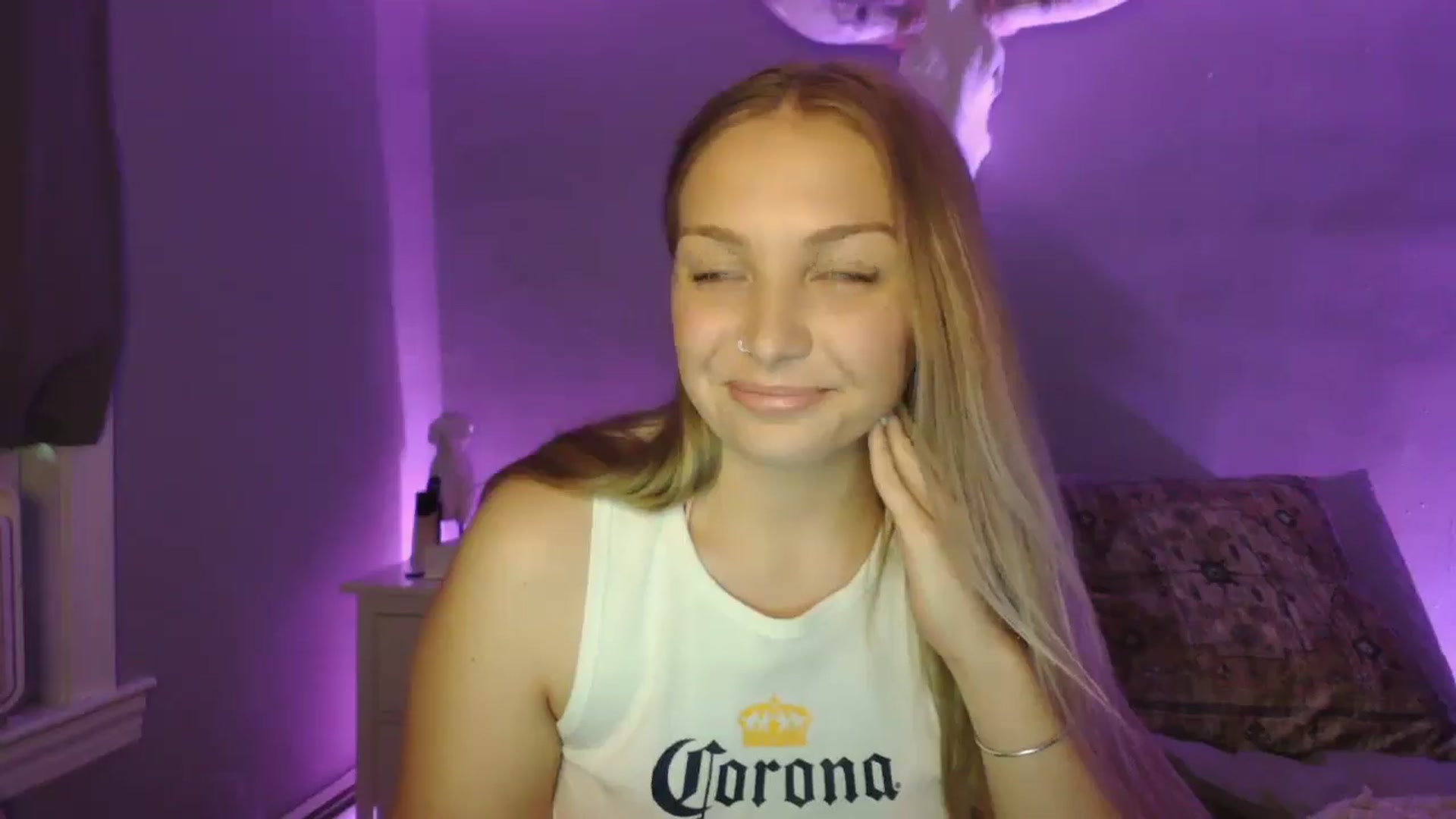 Gallery image thumbnail from Lovelyleah's myfreecams stream on, 07/19/2025, 24:00 image 14 of 20