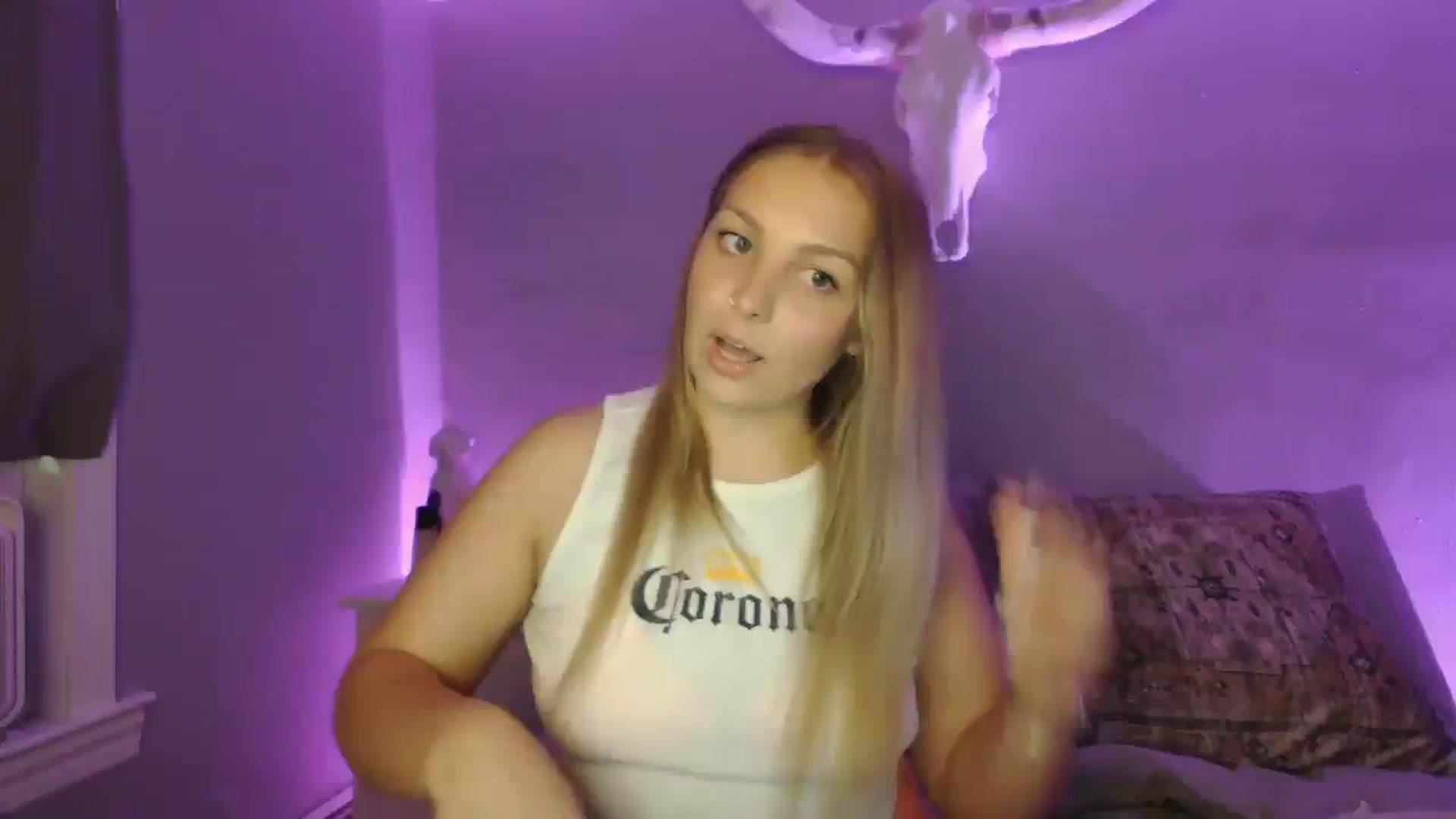Gallery image thumbnail from Lovelyleah's myfreecams stream on, 07/19/2025, 24:00 image 13 of 20