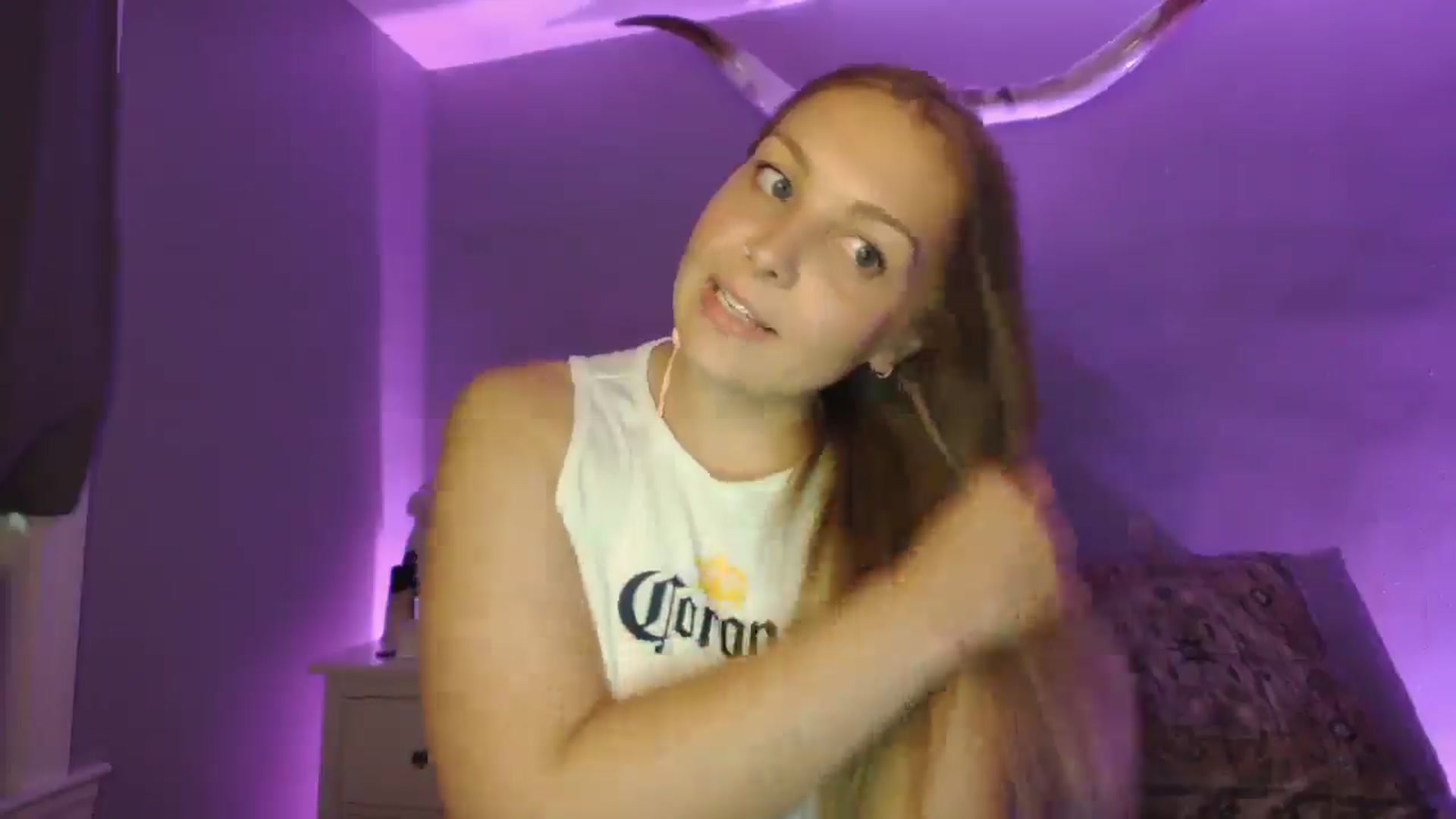 Gallery image thumbnail from Lovelyleah's myfreecams stream on, 07/19/2025, 24:00 image 7 of 20