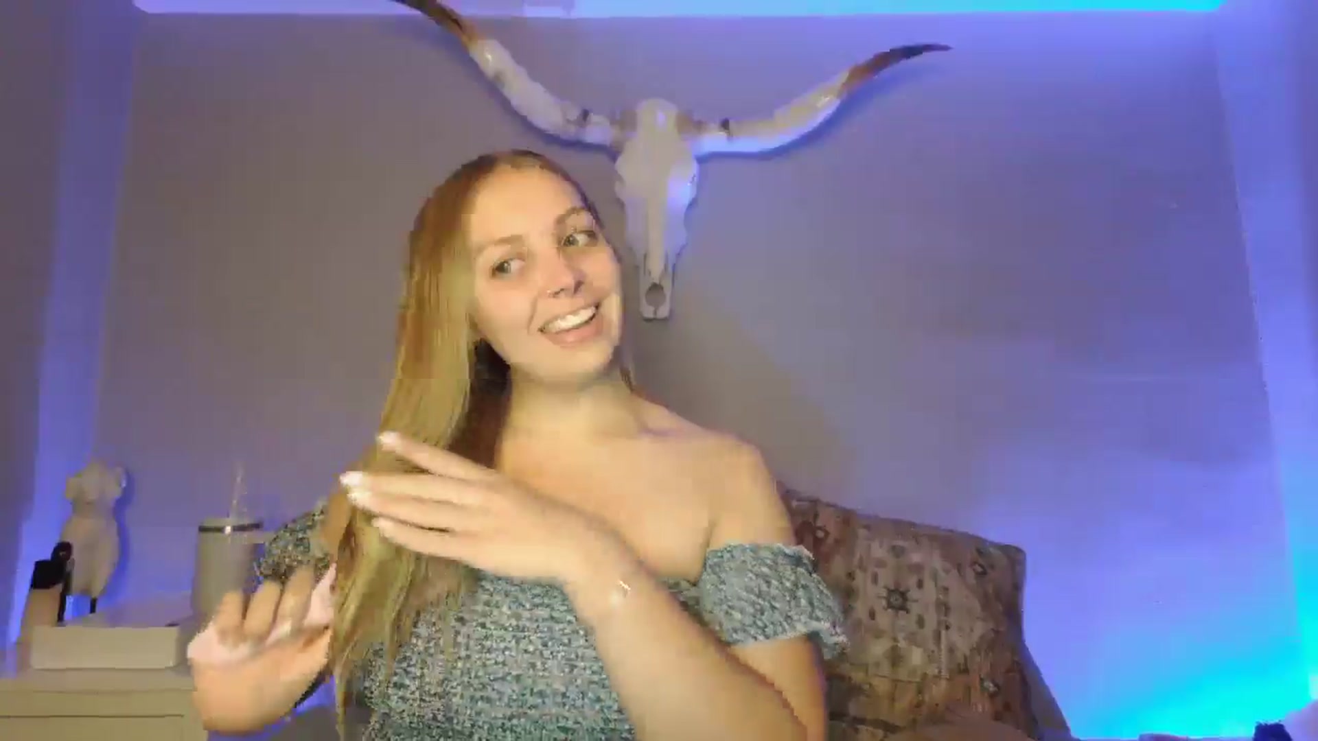Gallery image thumbnail from Lovelyleah's myfreecams stream on, 07/21/2025, 17:21 image 4 of 20