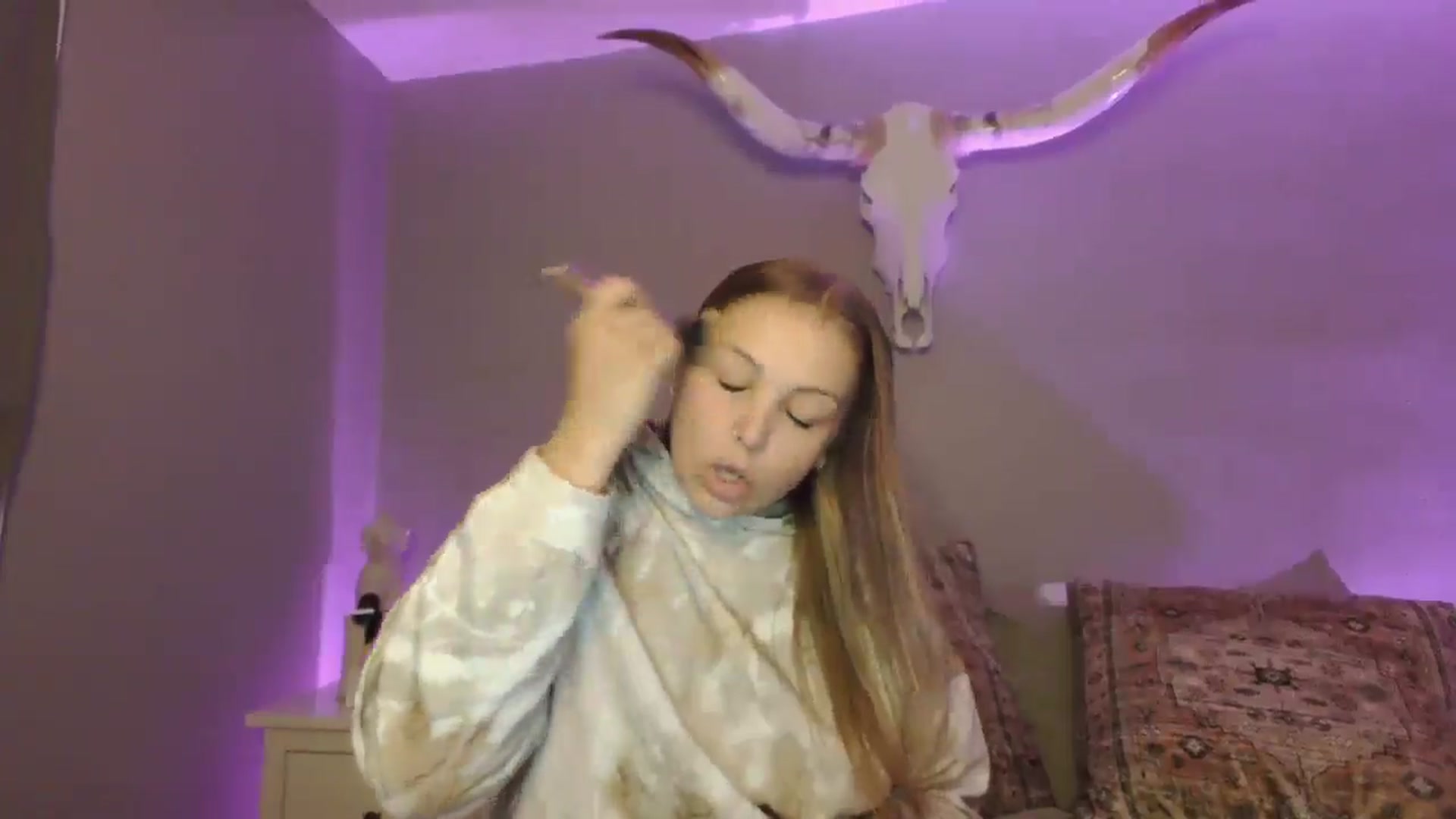 Gallery image thumbnail from Lovelyleah's myfreecams stream on, 07/26/2025, 14:38 image 4 of 20