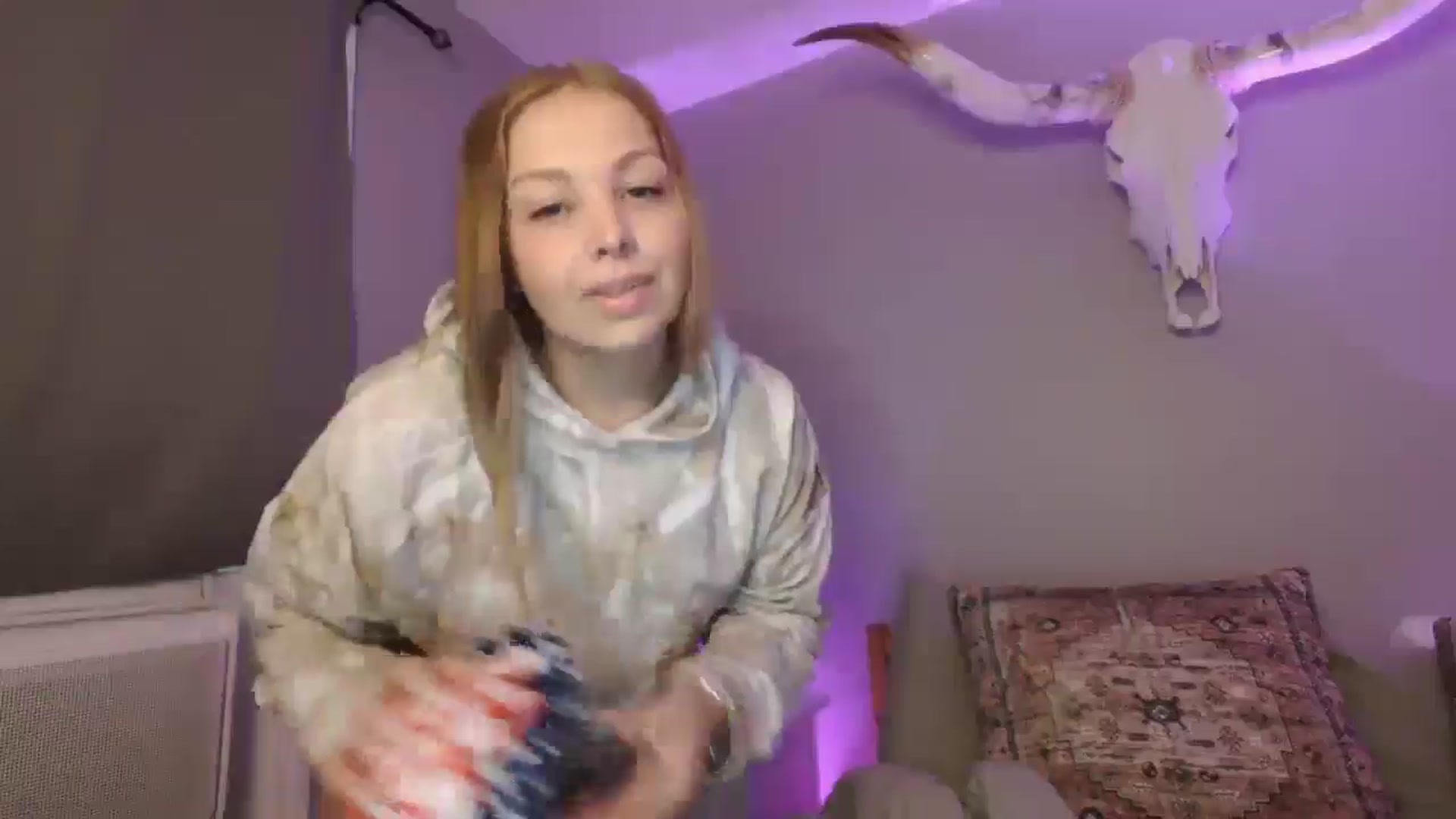 Gallery image thumbnail from Lovelyleah's myfreecams stream on, 07/26/2025, 14:38 image 9 of 20