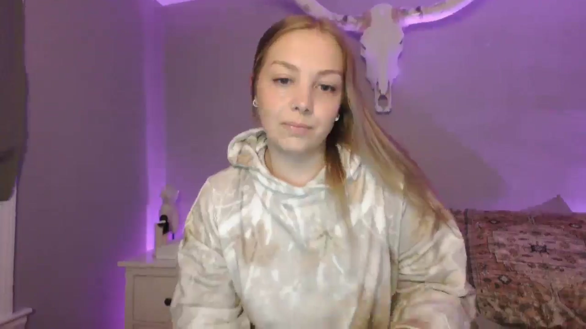 Gallery image thumbnail from Lovelyleah's myfreecams stream on, 07/26/2025, 14:38 image 7 of 20