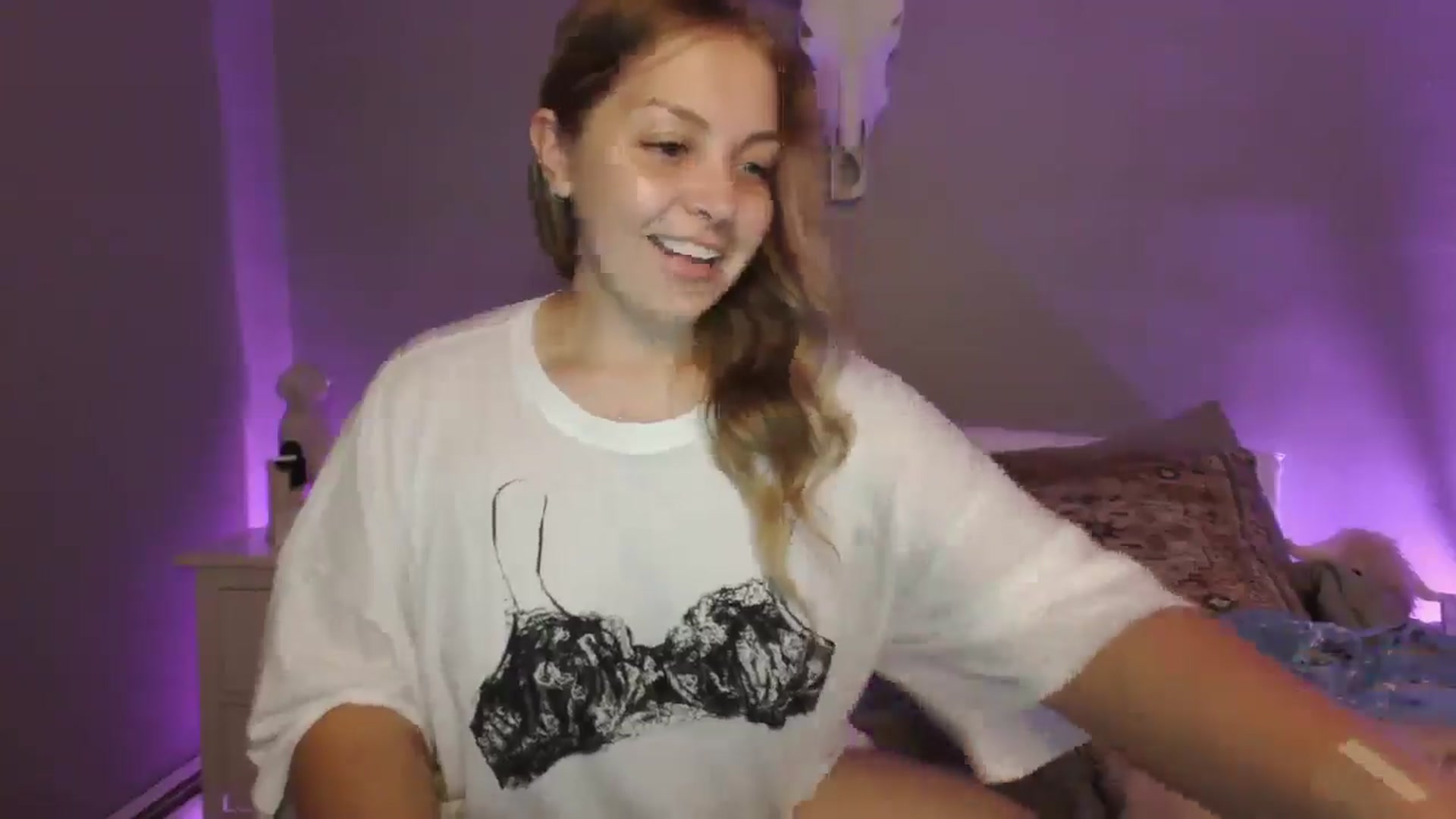 Gallery image thumbnail from Lovelyleah's myfreecams stream on, 07/28/2025, 15:44 image 6 of 20