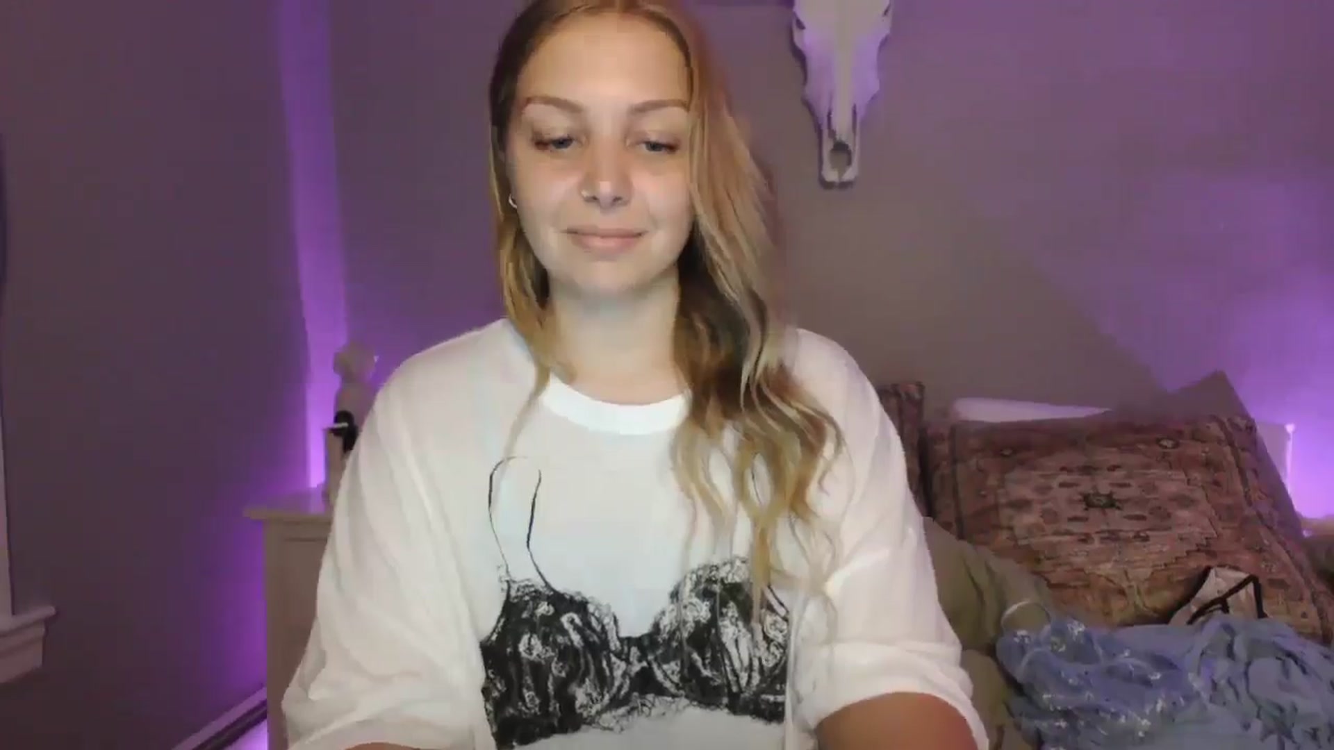 Gallery image thumbnail from Lovelyleah's myfreecams stream on, 07/28/2025, 15:44 image 16 of 20