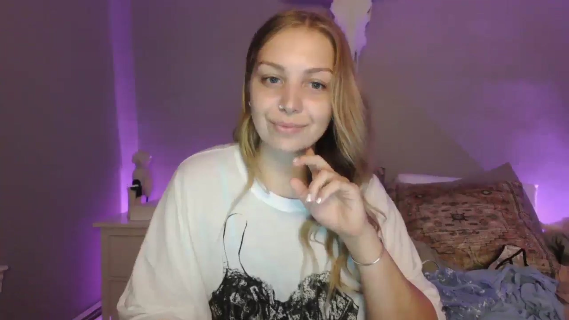 Gallery image thumbnail from Lovelyleah's myfreecams stream on, 07/28/2025, 15:44 image 17 of 20