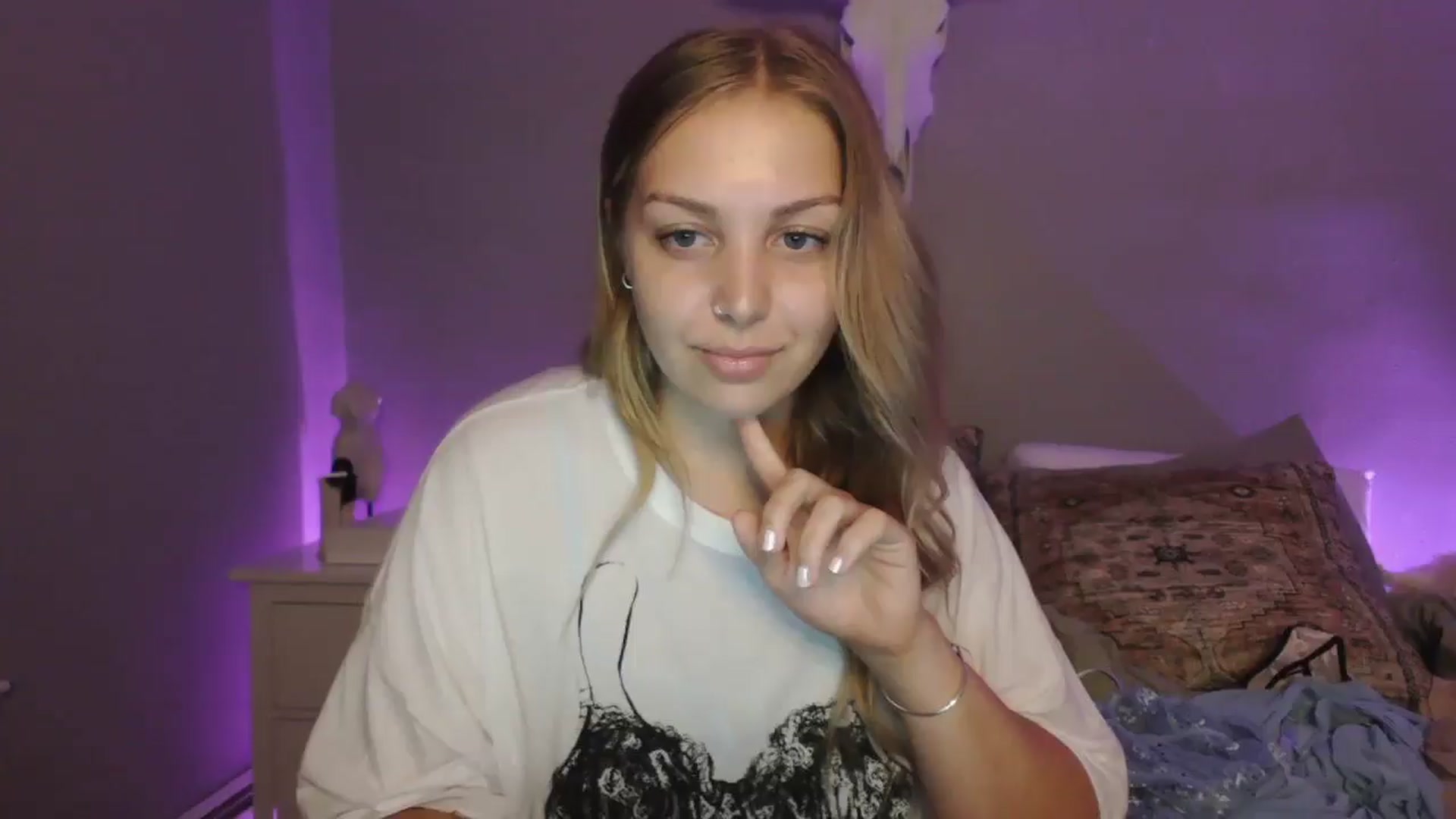 Gallery image thumbnail from Lovelyleah's myfreecams stream on, 07/28/2025, 15:44 image 18 of 20