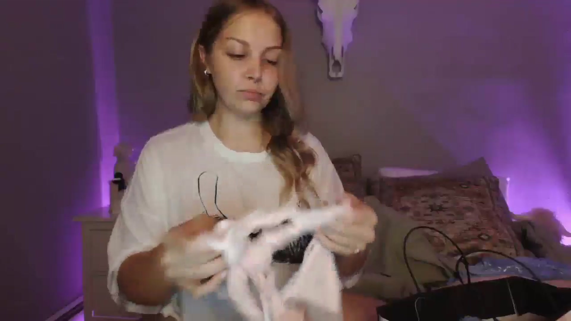 Gallery image thumbnail from Lovelyleah's myfreecams stream on, 07/28/2025, 15:44 image 5 of 20