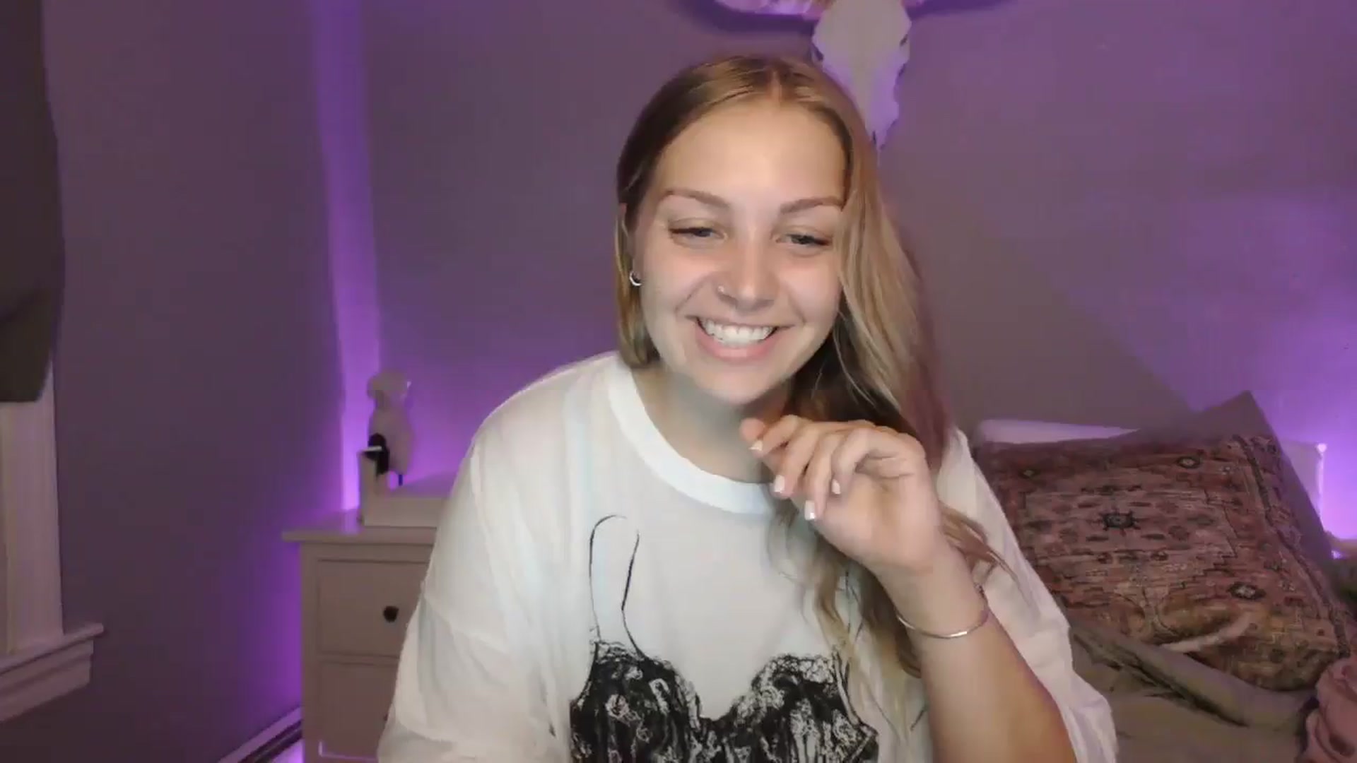 Gallery image thumbnail from Lovelyleah's myfreecams stream on, 07/28/2025, 15:44 image 13 of 20