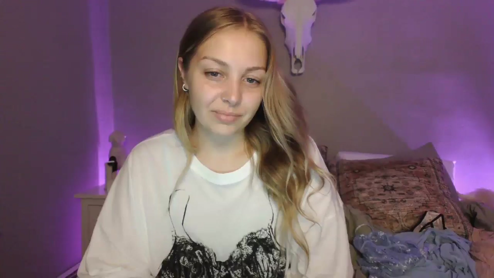 Gallery image thumbnail from Lovelyleah's myfreecams stream on, 07/28/2025, 15:44 image 15 of 20
