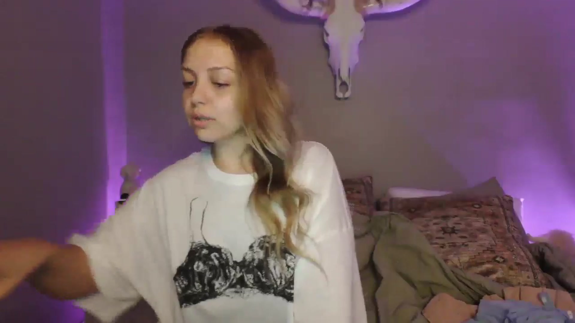 Gallery image thumbnail from Lovelyleah's myfreecams stream on, 07/28/2025, 15:44 image 3 of 20