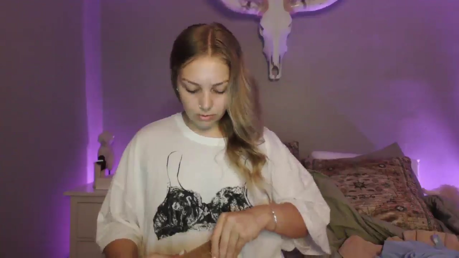 Gallery image thumbnail from Lovelyleah's myfreecams stream on, 07/28/2025, 15:44 image 2 of 20