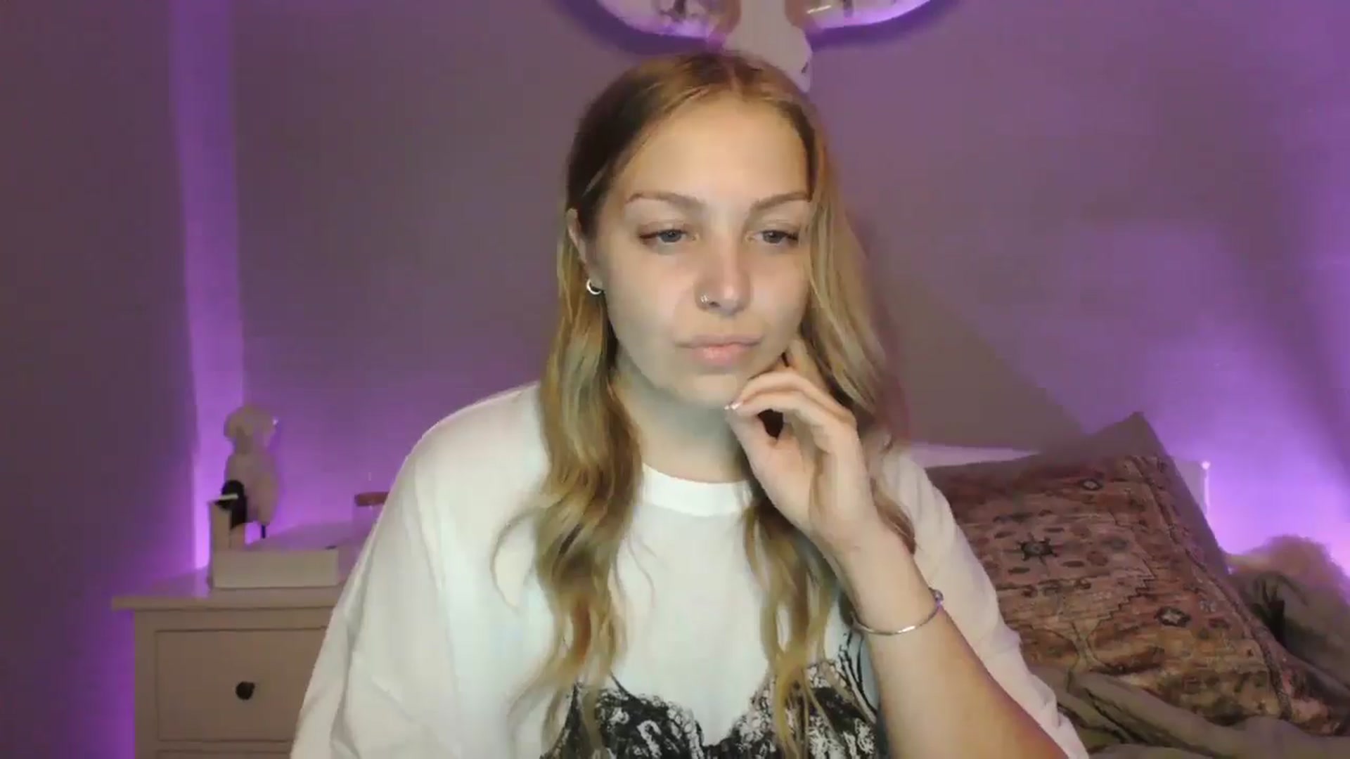 Gallery image thumbnail from Lovelyleah's myfreecams stream on, 07/28/2025, 16:17 image 15 of 20
