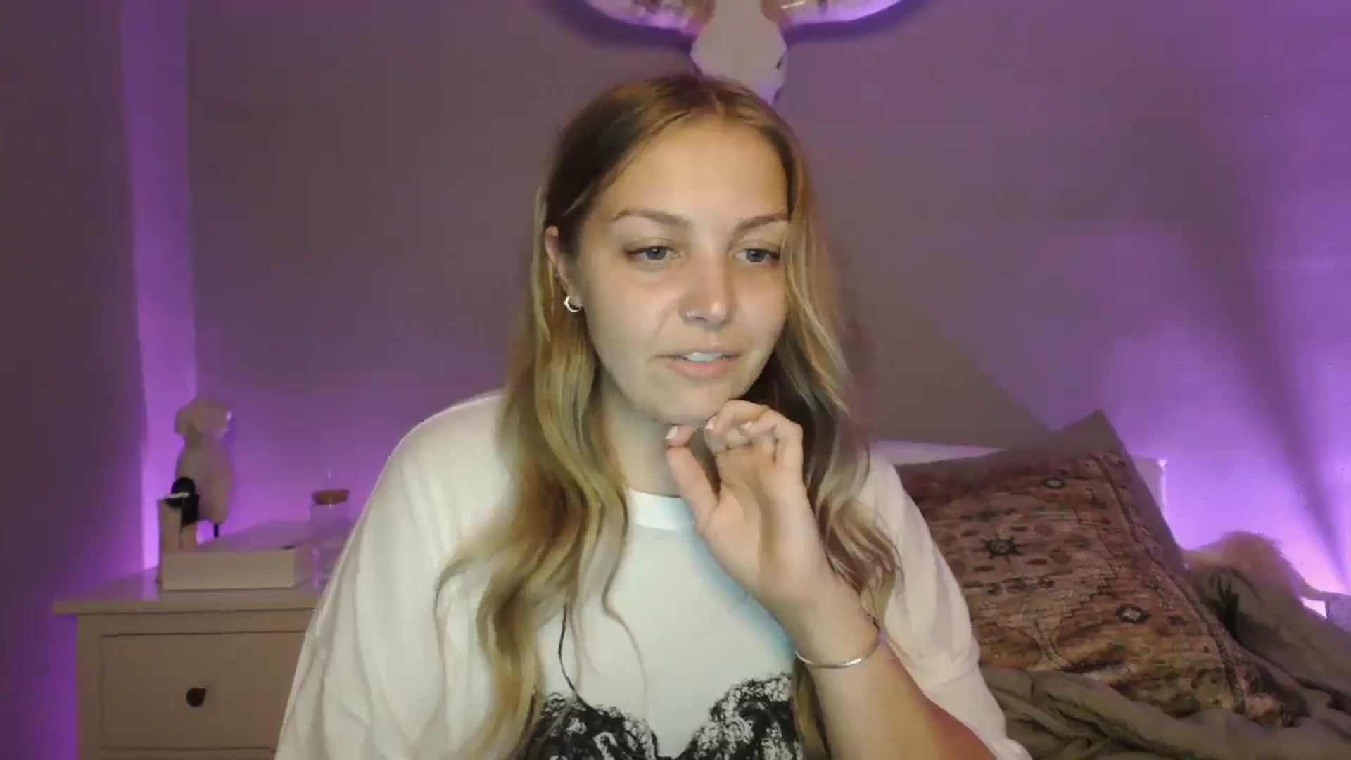 Gallery image thumbnail from Lovelyleah's myfreecams stream on, 07/28/2025, 16:17 image 8 of 20