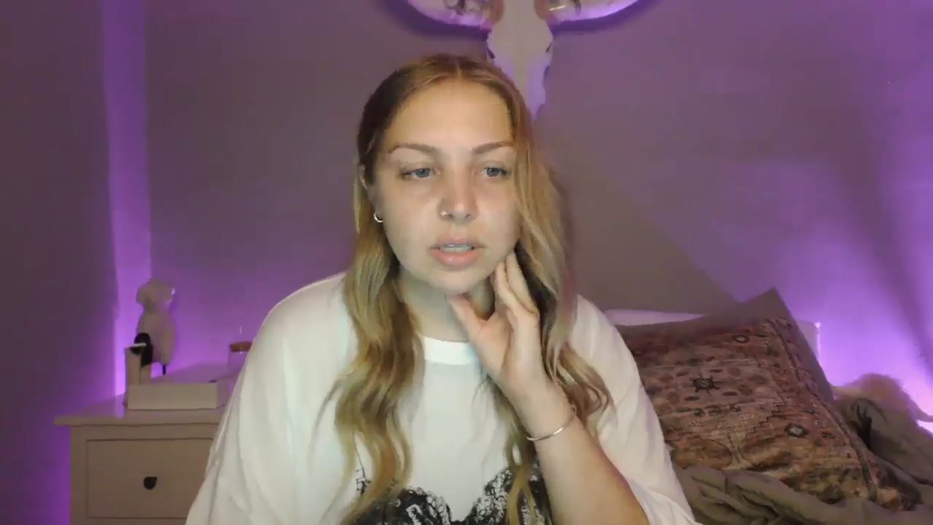 Gallery image thumbnail from Lovelyleah's myfreecams stream on, 07/28/2025, 16:17 image 5 of 20