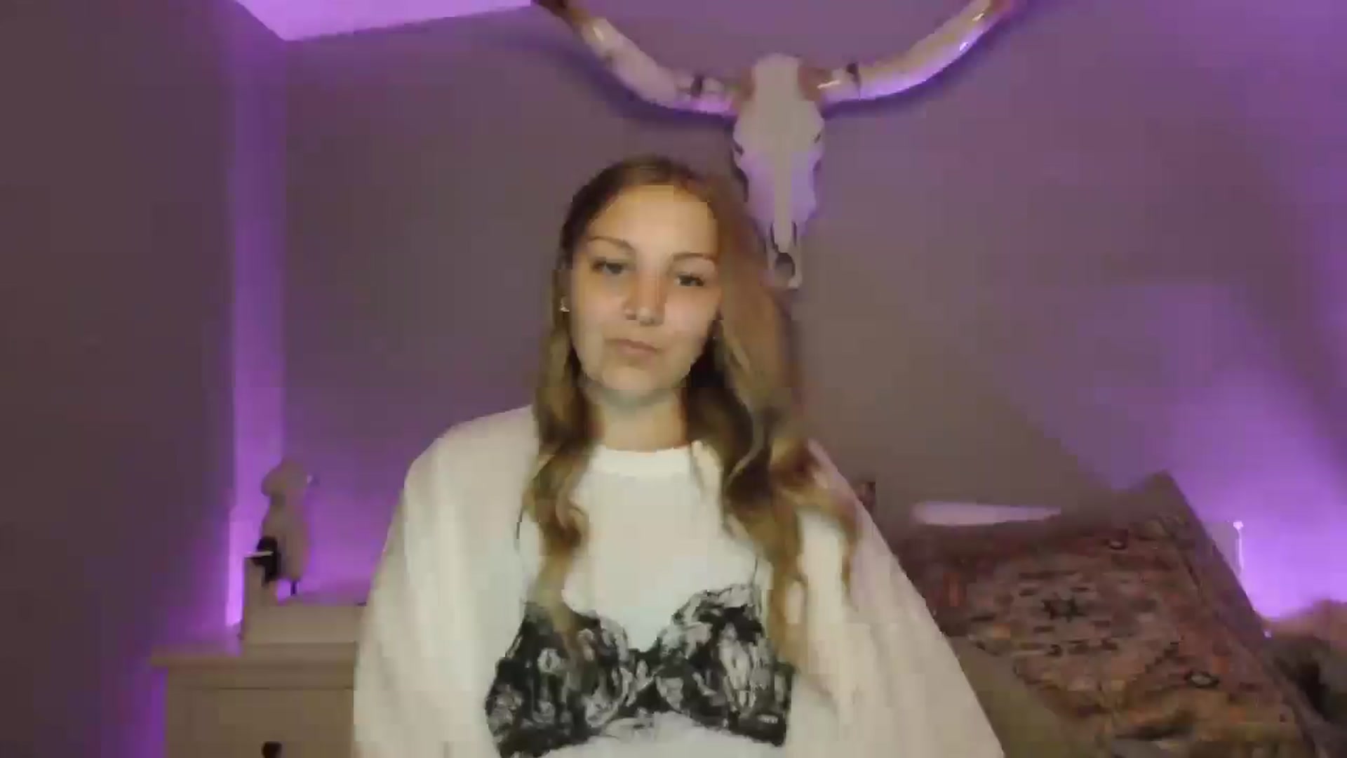Gallery image thumbnail from Lovelyleah's myfreecams stream on, 07/28/2025, 16:17 image 12 of 20
