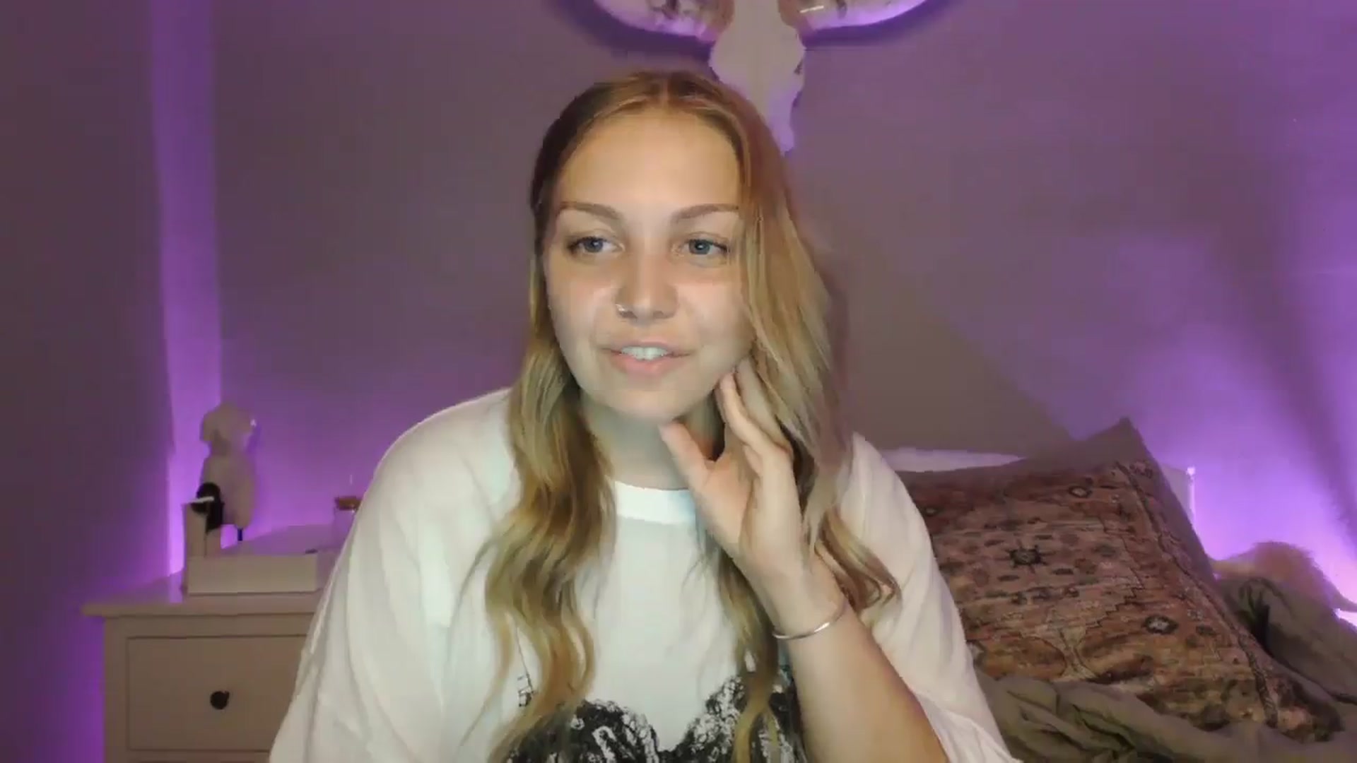 Gallery image thumbnail from Lovelyleah's myfreecams stream on, 07/28/2025, 16:17 image 4 of 20