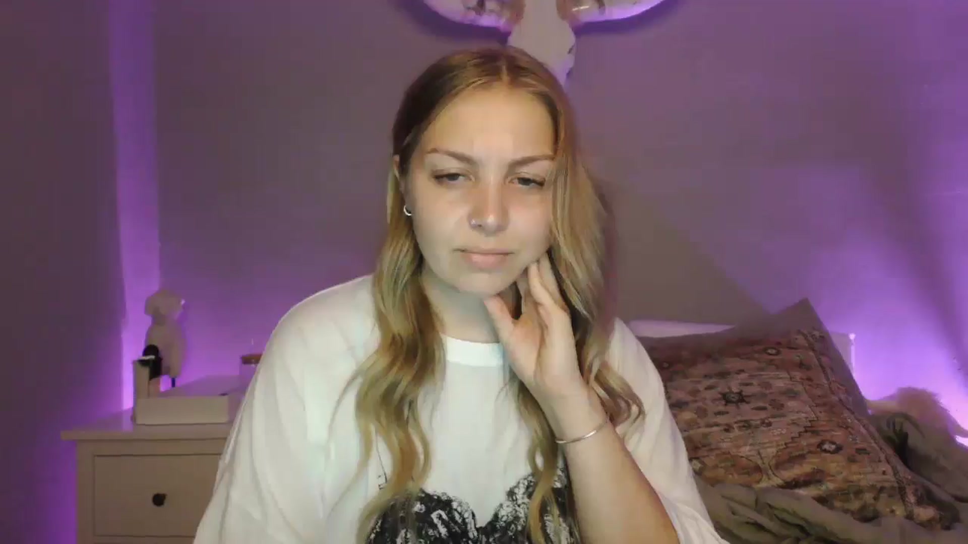 Gallery image thumbnail from Lovelyleah's myfreecams stream on, 07/28/2025, 16:17 image 3 of 20