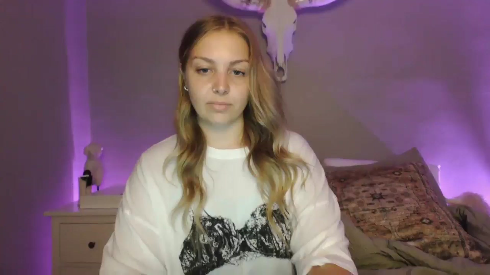 Gallery image thumbnail from Lovelyleah's myfreecams stream on, 07/28/2025, 16:17 image 14 of 20