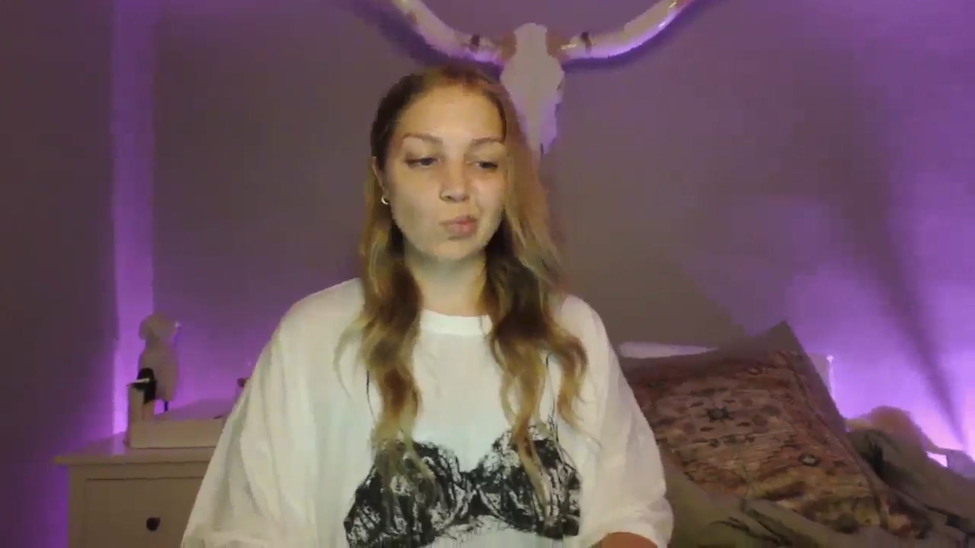 Gallery image thumbnail from Lovelyleah's myfreecams stream on, 07/28/2025, 16:17 image 17 of 20