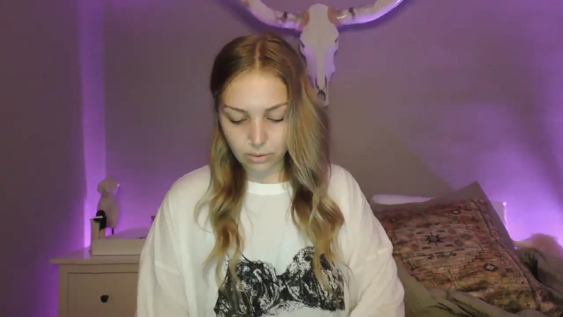 Gallery image thumbnail from Lovelyleah's myfreecams stream on, 07/28/2025, 16:17 image 13 of 20