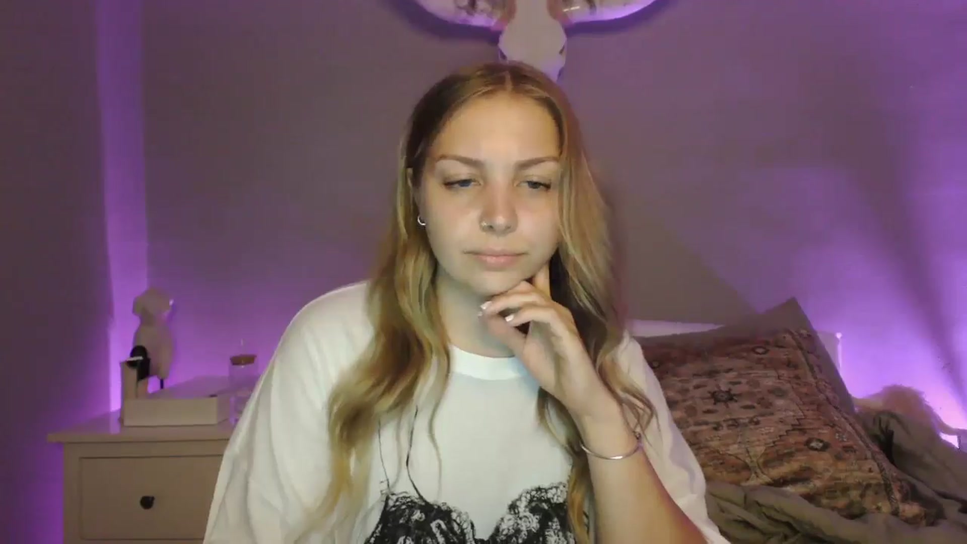 Gallery image thumbnail from Lovelyleah's myfreecams stream on, 07/28/2025, 16:17 image 6 of 20